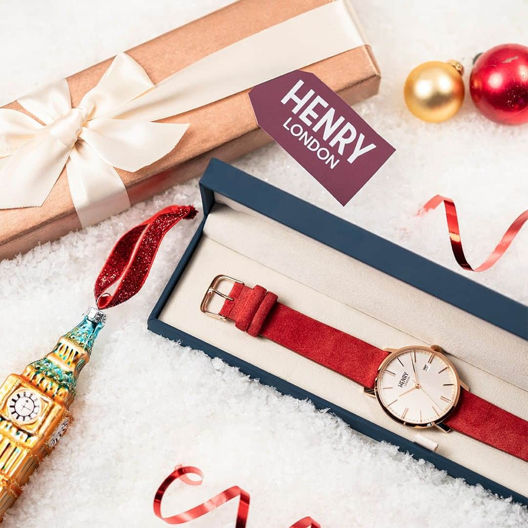 Henry London Official page of Britishのインスタグラム：「We hope lots of you have found a Henry watch lying under your Christmas tree this morning! Wishing you all a Merry Christmas! Love, Henry x⠀⠀⠀⠀⠀⠀⠀⠀⠀ .⠀⠀⠀⠀⠀⠀⠀⠀⠀ .⠀⠀⠀⠀⠀⠀⠀⠀⠀ . ⠀⠀⠀⠀⠀⠀⠀⠀⠀ #christmas #christmasgifts #pressie #watchgift #tistheseason #festive #giftfromsanta #giftforher #giftforhim #christmasaccessories #christmas2019 #xmas19 #christmasstyle #partyseason #festiveseason #christmasday #fromsanta #christmaspresents #underthetree #surprise #christmaswatch #merrychristmas #henrylondon #henrywatches」