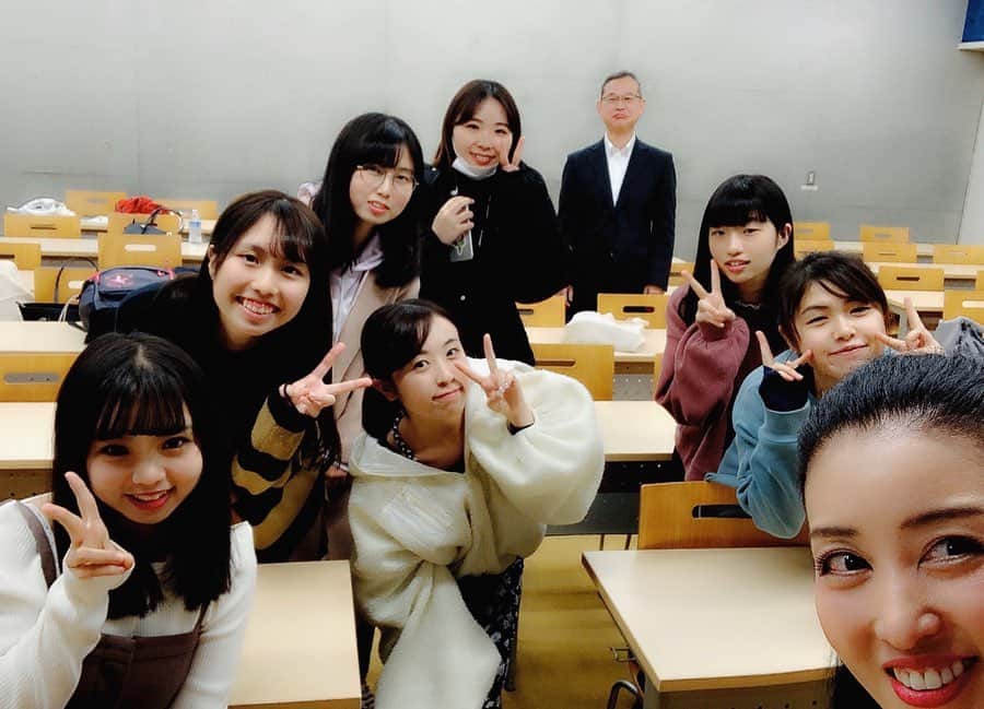 山本ミッシェールのぞみさんのインスタグラム写真 - (山本ミッシェールのぞみInstagram)「月曜日は相模女子大学で特別授業！たくさん質問もして頂き嬉しかったです💕 そして、女子学生たちとの時間はとても楽しかったです！  #相模女子大学  #特別授業 #山本ミッシェール」12月25日 21時30分 - michelle_yamamoto