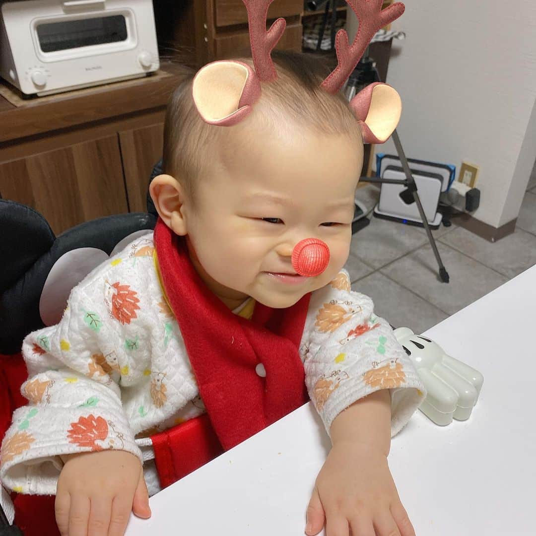 今井美穂さんのインスタグラム写真 - (今井美穂Instagram)「クリスマス離乳食✨ 見栄えはよく出来たんだけどなぁ🤣 息子のお口には、、、笑 ﻿ 大人ご飯は美味しく出来て満腹💕﻿ ﻿ 息子と過ごす初めてのクリスマス﻿ サンタさんもやってきて﻿ ドタバタだったけど思い出いっぱいの﻿ クリスマスとなりました🎄✨﻿ ﻿ ブログ更新しました😊﻿ 良かったらご覧ください♪﻿ ﻿ メリークリスマス✨﻿ ﻿ #ブログ更新しました﻿ #インスタトップのリンクから﻿ #今井美穂オフィシャルブログ﻿ #Amebaブログ﻿ #新米母#男の子ママ﻿ #育児日記#息子#生後10ヶ月﻿ #離乳食#クリスマス」12月25日 21時32分 - imaimiho1209