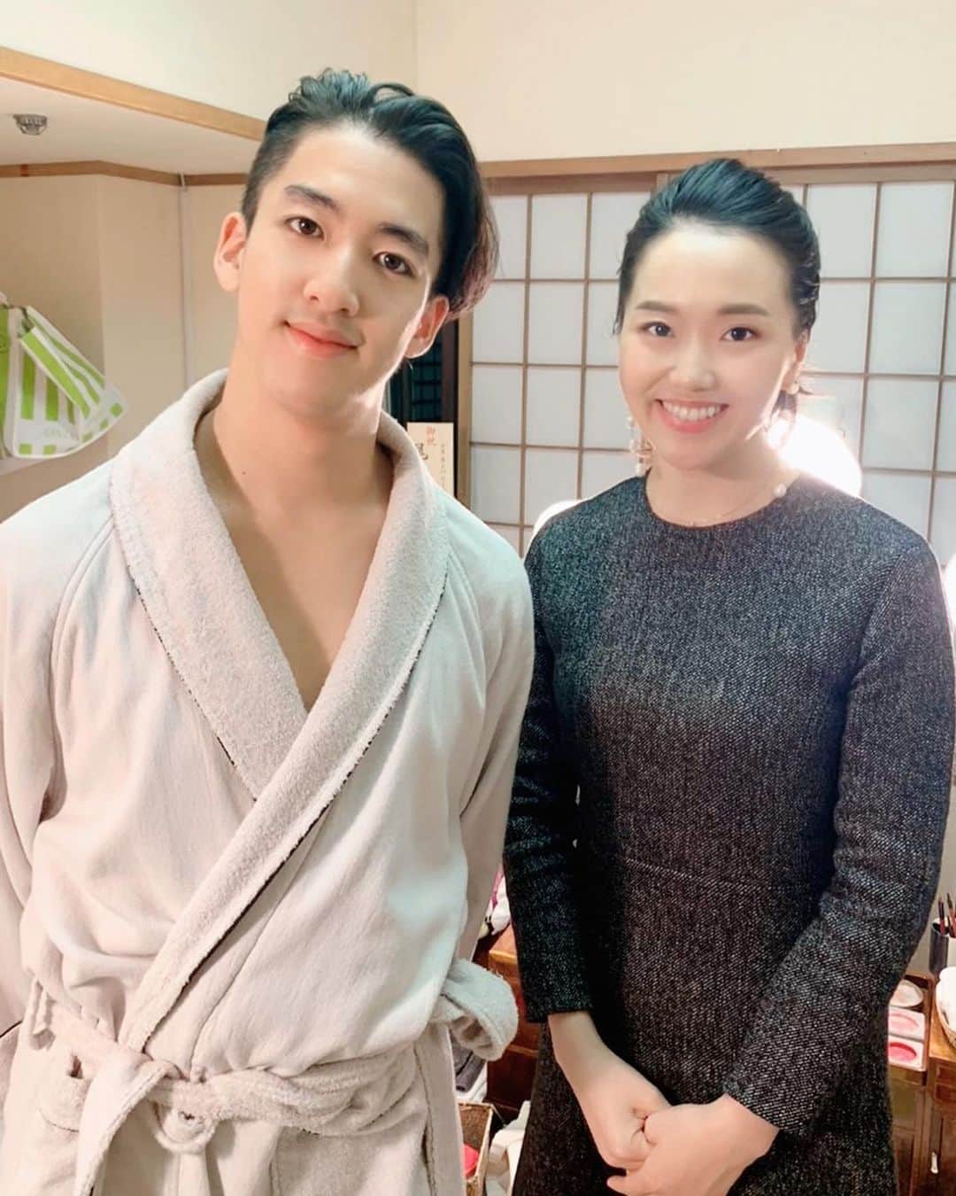 千紗れいなさんのインスタグラム写真 - (千紗れいなInstagram)「風の谷のナウシカ🌵🌵🌵 千秋楽、おめでとうございます✨ . . とにかく凄かった🤩🤩🤩 ジブリの世界観を残しつつ、ちゃんと歌舞伎になっていて、 圧巻の舞台でした☺️🦠✨ . . テトもちゃんといました❤️ 怖くない、怖くない…🐿 . . . ともさん　@tomo1206  有難うございました❤️ . . . #歌舞伎　#kabuki #新橋演舞場  #風の谷のナウシカ #好きな場面 は　 #王蟲培養所 の場面🐛の #水 を使った　 #ユパ 様 #尾上松也 さんと #アスベル  #尾上右近 さんの #立ち回り が #圧巻 🤩✨ #オーマの精 #尾上右近 さんと #墓の主の精 #中村歌昇 さんの #毛ぶり も #素晴らしい 👏 #ナウシカ #尾上菊之助 さんと #オーマの精 の最後も #素敵 #クシャナ の#中村七之助 さんが #美しすぎる 👸 #道化 #中村種之助 さんの #狂言回し も 好き✨ #ケンケン さん🌈 #貴重なチケット 有難うございました😭✨」12月25日 21時32分 - mari_i64