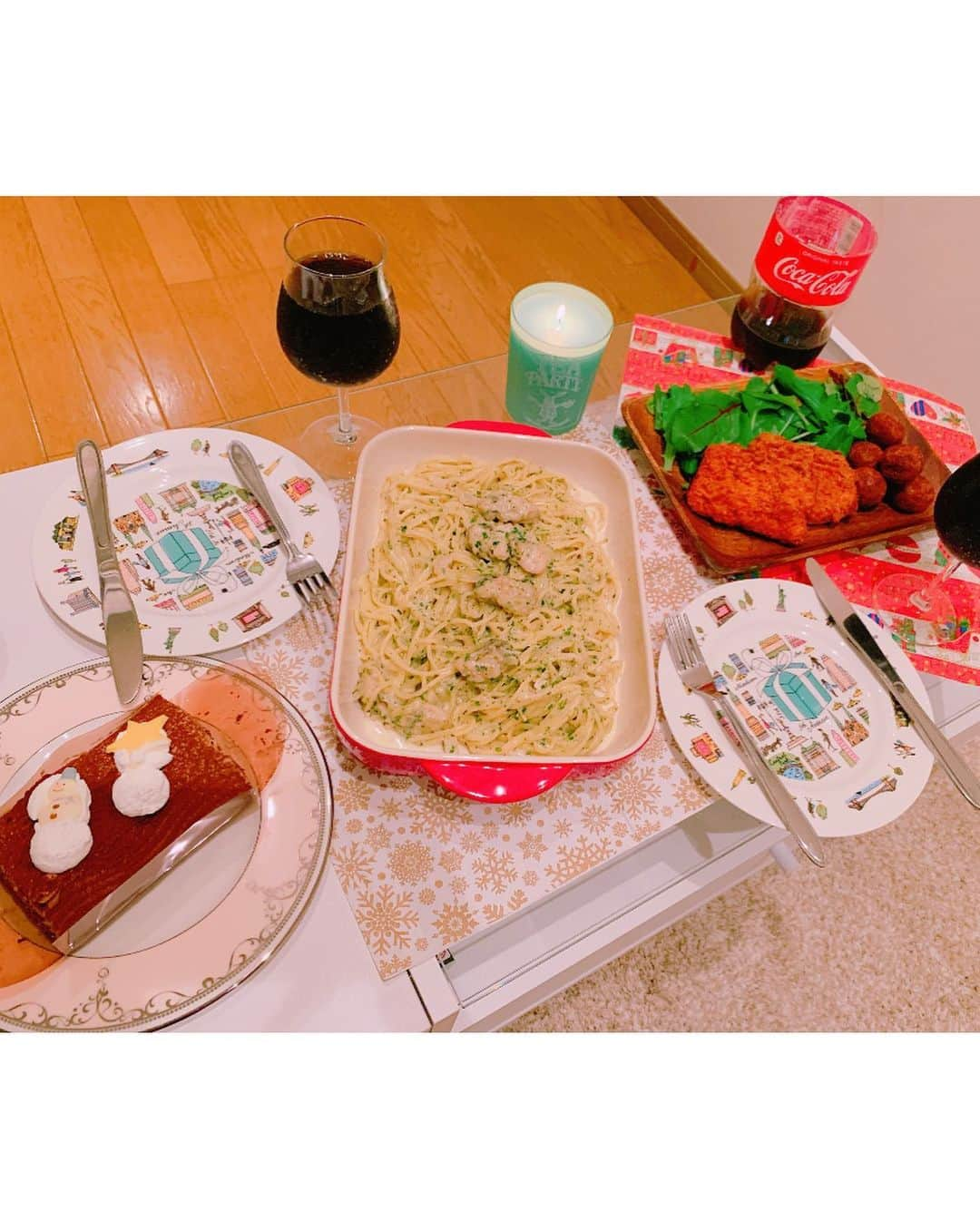 成瀬心美さんのインスタグラム写真 - (成瀬心美Instagram)「🍗 . . 今日は2人で めりくりぱーりない🎉 . . れいちぇるが パスタ作ってくれたよー😭❤️ . 本当美味しくて おねだりしてよかった😘 . . コーラ飲みながら 動画撮って爆笑しまくっている 幸せな夜です✨ . . #christmas #party #pasta #chicken #cake #christmascake」12月25日 21時32分 - coco3ndazo