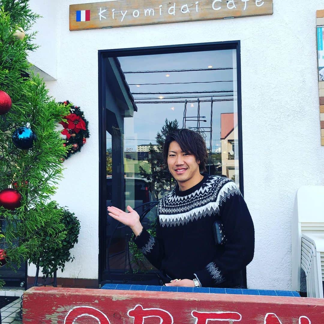 吉田眞紀人のインスタグラム：「... この間、地元木更津にある清見台カフェに行ってきました！！ 居心地の良いお店でパスタが美味しくて、なんと言ってもここのキッシュは絶品です！  前回来た時は猫ちゃんに会えたんですが今回は会えずでした😭 タイミングが悪かった。。 母校の太田中学校の近くにあっておすすめです！  木更津にいらした時はぜひ行ってみてください＾＾ #清見台カフェ #木更津 #キッシュ #絶品 #地元 #木更津ふるさと応援団」