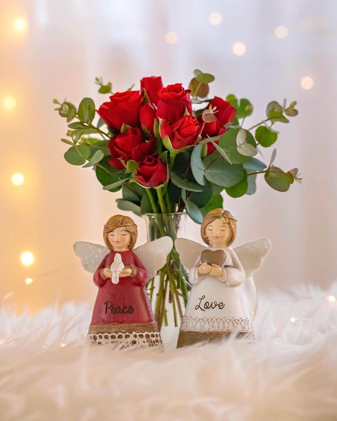 比嘉バービィさんのインスタグラム写真 - (比嘉バービィInstagram)「𝗠𝗲𝗿𝗿𝘆 𝗖𝗵𝗿𝗶𝘀𝘁𝗺𝗮𝘀🎄𝗙𝗲𝗹𝗶𝘇 𝗡𝗮𝘃𝗶𝗱𝗮𝗱!  今年の冬も姉が戻ってきた♡ので家族でゆっくり過ごしてるよ🎅  みなさん、素敵なクリスマスをお過ごしください🌠  #Christmas #クリスマス #Roses #peace #love #sisters  #アナと雪の女王2 観てきたよ #姉妹愛に感動」12月25日 21時51分 - barby724