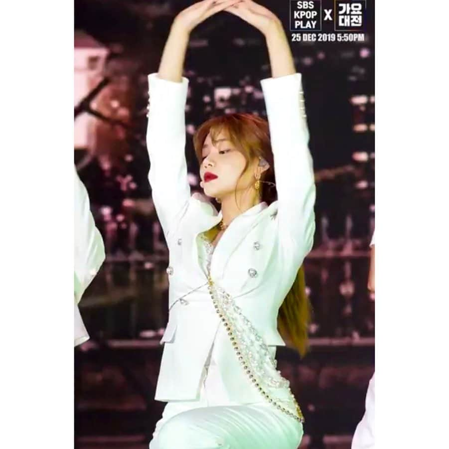 ユナさんのインスタグラム写真 - (ユナInstagram)「_#SBS가요대전🎄」12月25日 21時48分 - yn_s_1230