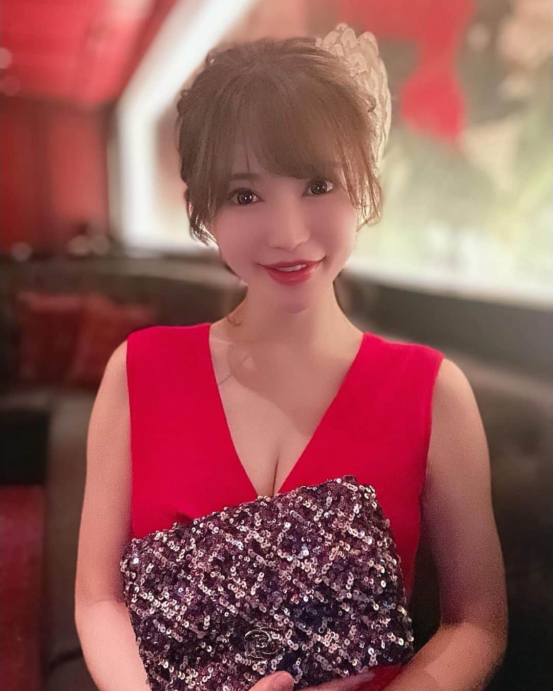 里美ゆりあのインスタグラム：「メリークリスマス🎄🎅🏻✨ 素敵な夜を〜(●´ω`●)♥♡ #キャバクラ #chanel  #スパンコール #bag #リシャールミル  #クリスマス #xmas」
