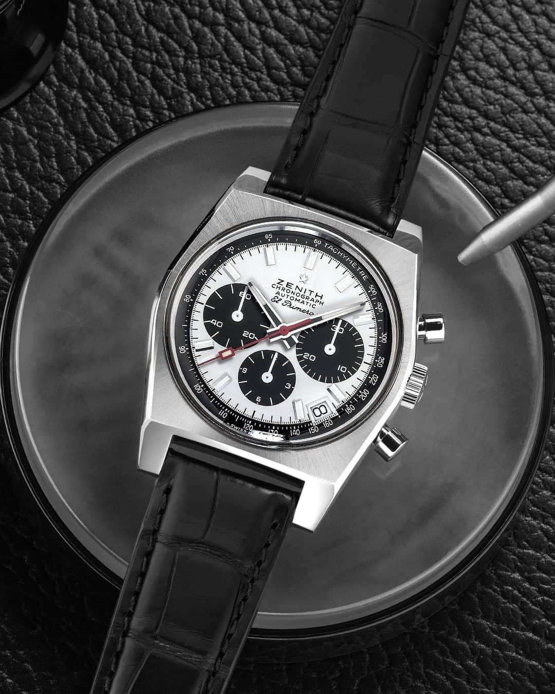 ゼニスのインスタグラム：「#A384: Wishing you a Merry Christmas with the El Primero A384 Revival.  #Zenith #ZenithWatches #Watches #Watch #Watchesofinstagram #Watchfam #WatchoftheDay #Luxury #WatchAddict #Watchcollector #Horology #DailyWatch #ElPrimero #Chronograph #VintageWatches」