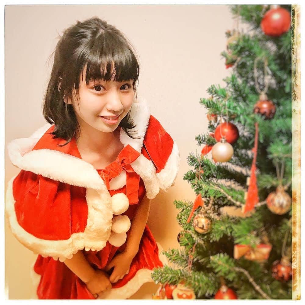のインスタグラム：「. . .  くりすます . .  なんか食べまくる日 . .  #奥森皐月 #クリスマス #サンタ #xmas #Christmas #コスプレ #サンタコス #ケーキ  #スターダストプロモーション」