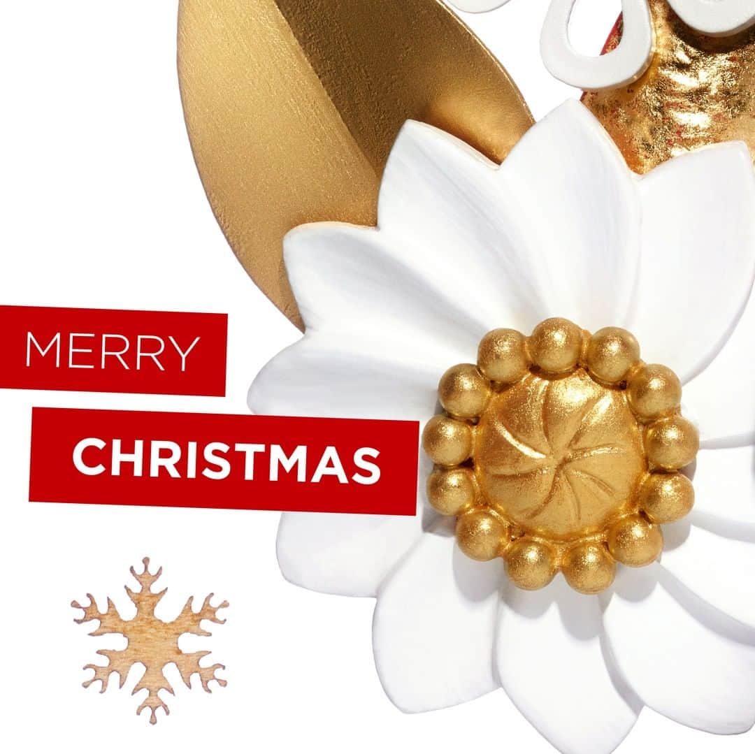 Clarins Canadaさんのインスタグラム写真 - (Clarins CanadaInstagram)「Clarins wishes you a Christmas filled with peace, joy…and an abundance of beauty.❤️ ⁣__________ ⁣Clarins vous souhaite un Noël rempli de paix, d’amour, de joie… et de beauté.❤️ ⁣. ⁣. ⁣. ⁣#Clarins #ItsAllAboutYou #ChristmasWithClarins #Christmas」12月25日 22時00分 - clarinscanada