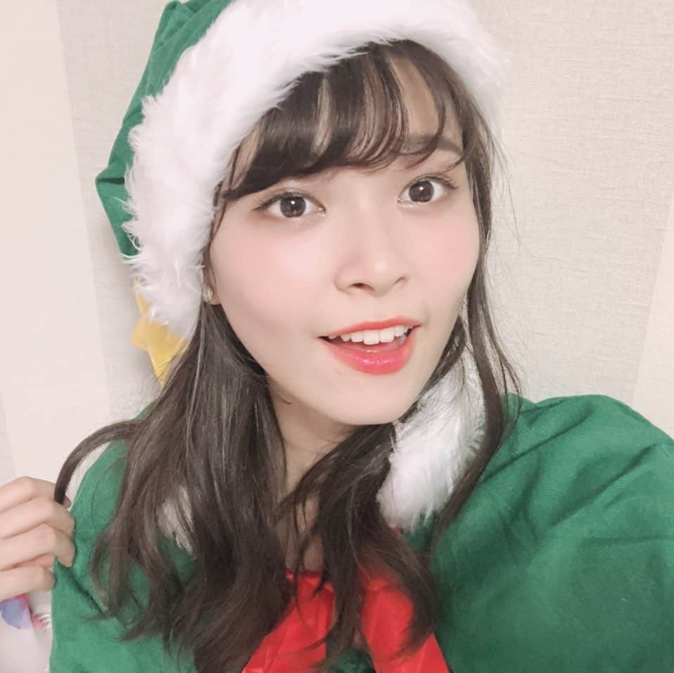 佐野来実のインスタグラム：「メリークリスマス！！🎄 今年は緑です。」