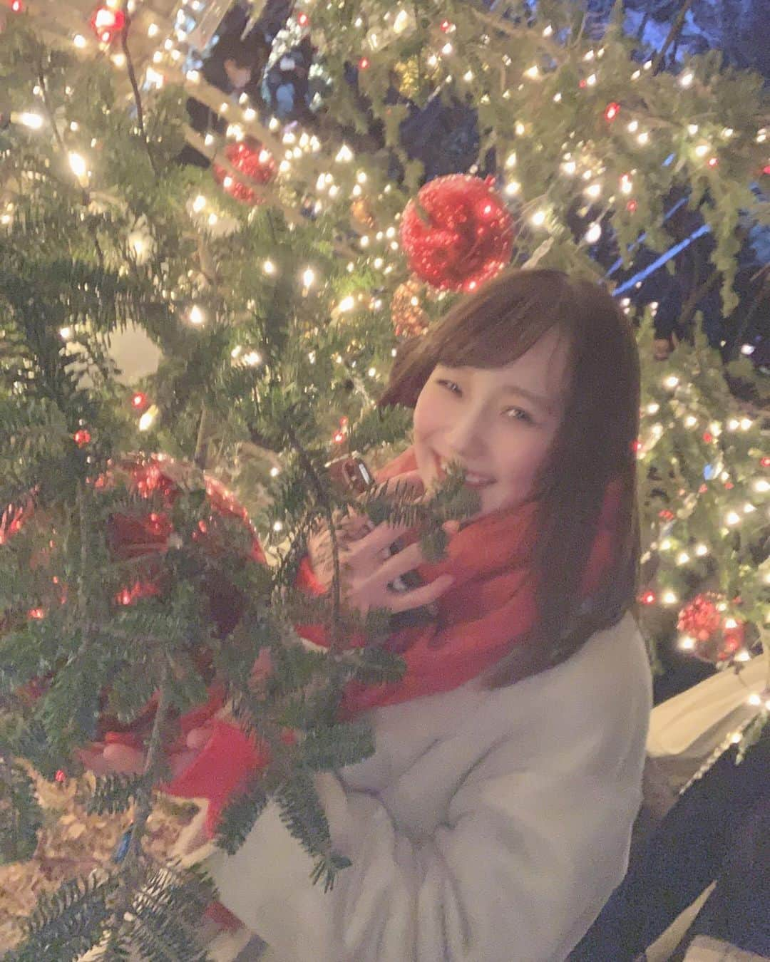 大段舞依さんのインスタグラム写真 - (大段舞依Instagram)「﻿ ﻿ 👧🏻🎄﻿ ﻿ ﻿ ﻿ #軽井沢　#長野 #軽井沢高原教会﻿ #星降る森のクリスマス #イルミネーション﻿ #クリスマスツリー #ランタンツリー﻿ ﻿」12月25日 22時04分 - maichi_1004