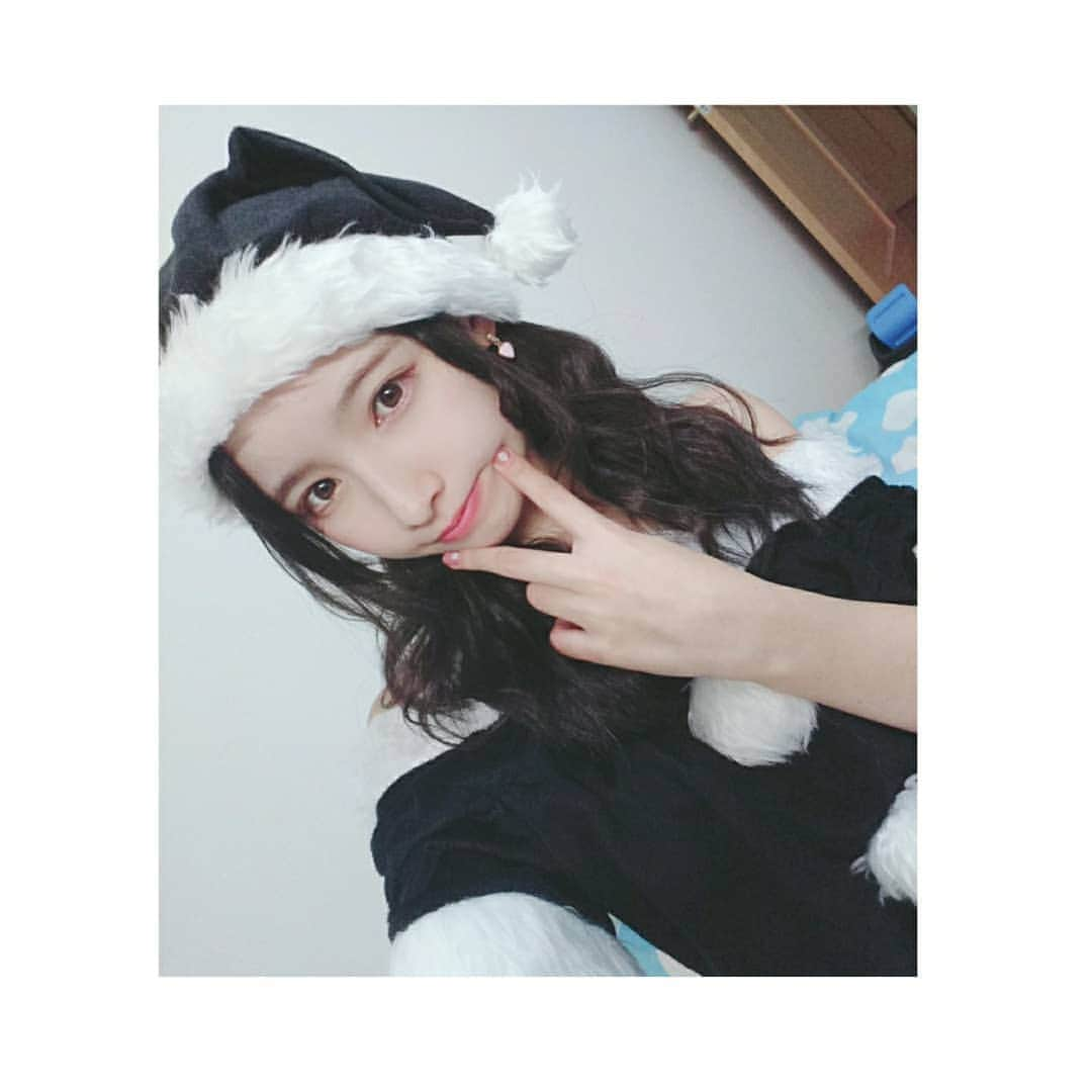 橋本麗愛さんのインスタグラム写真 - (橋本麗愛Instagram)「メリクリ🎅  白派？黒派？  #メリークリスマス #クリスマス #サンタさん #サンタコス #コスプレ #コスプレ好き #黒サンタ #白サンタ」12月25日 22時11分 - rena_hashimoto