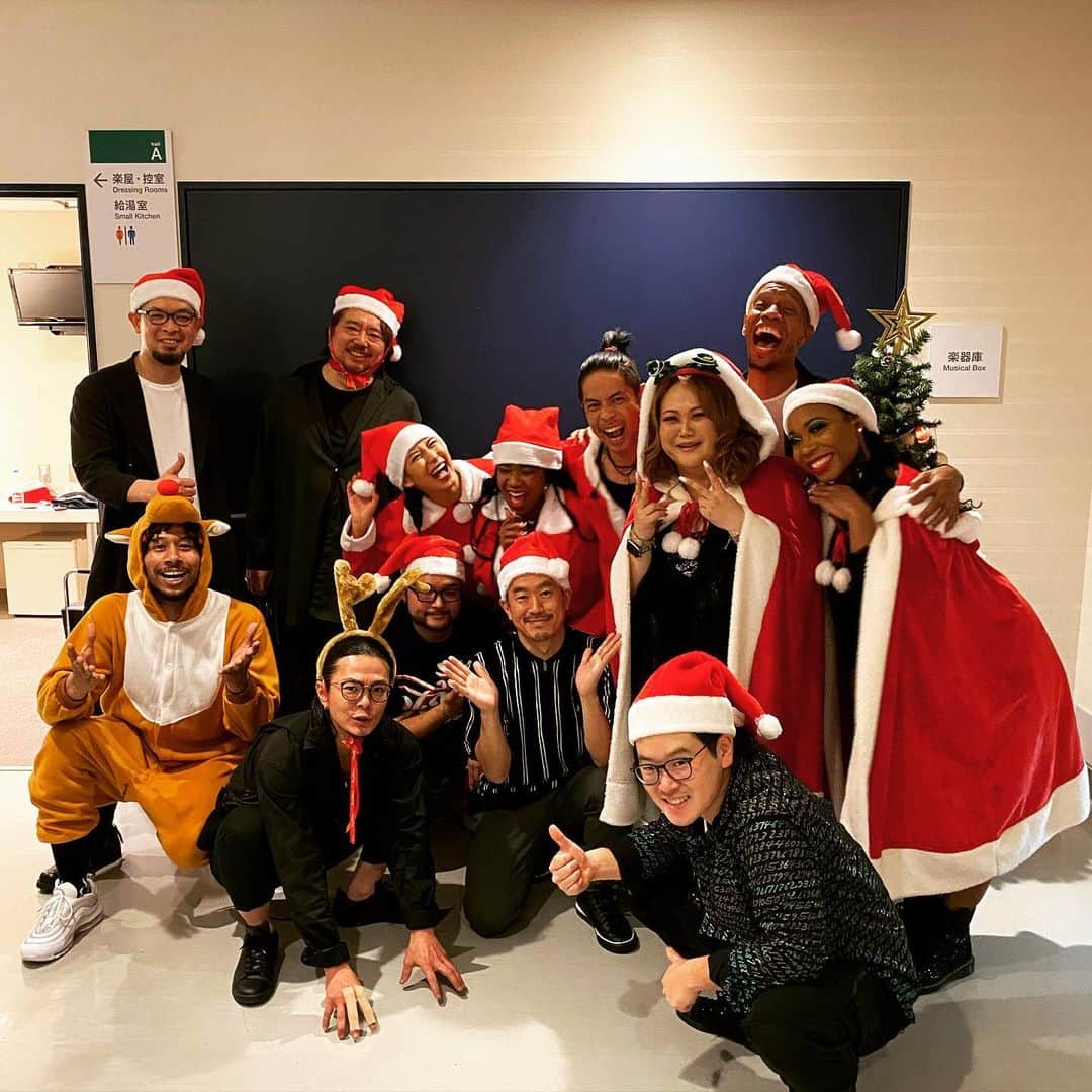久保田利伸さんのインスタグラム写真 - (久保田利伸Instagram)「🎄🍷Merry Christmas!!!🎅🎁 #久保田利伸  #東京公演ありがとうございました #メリークリスマス  #楽しくて温かい時間をありがとう」12月25日 22時14分 - toshinobu_kubota