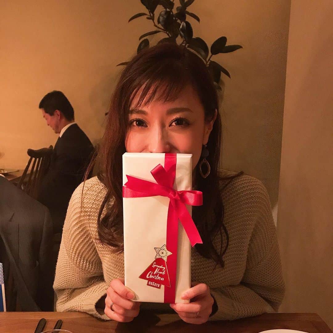 高橋麻美さんのインスタグラム写真 - (高橋麻美Instagram)「プレゼンもらいました♡  #クリスマス#プレゼント#xmas#presents🎁 #dinner#ディナー#25日#trunkhotel#トランクホテル」12月25日 22時15分 - charmy421