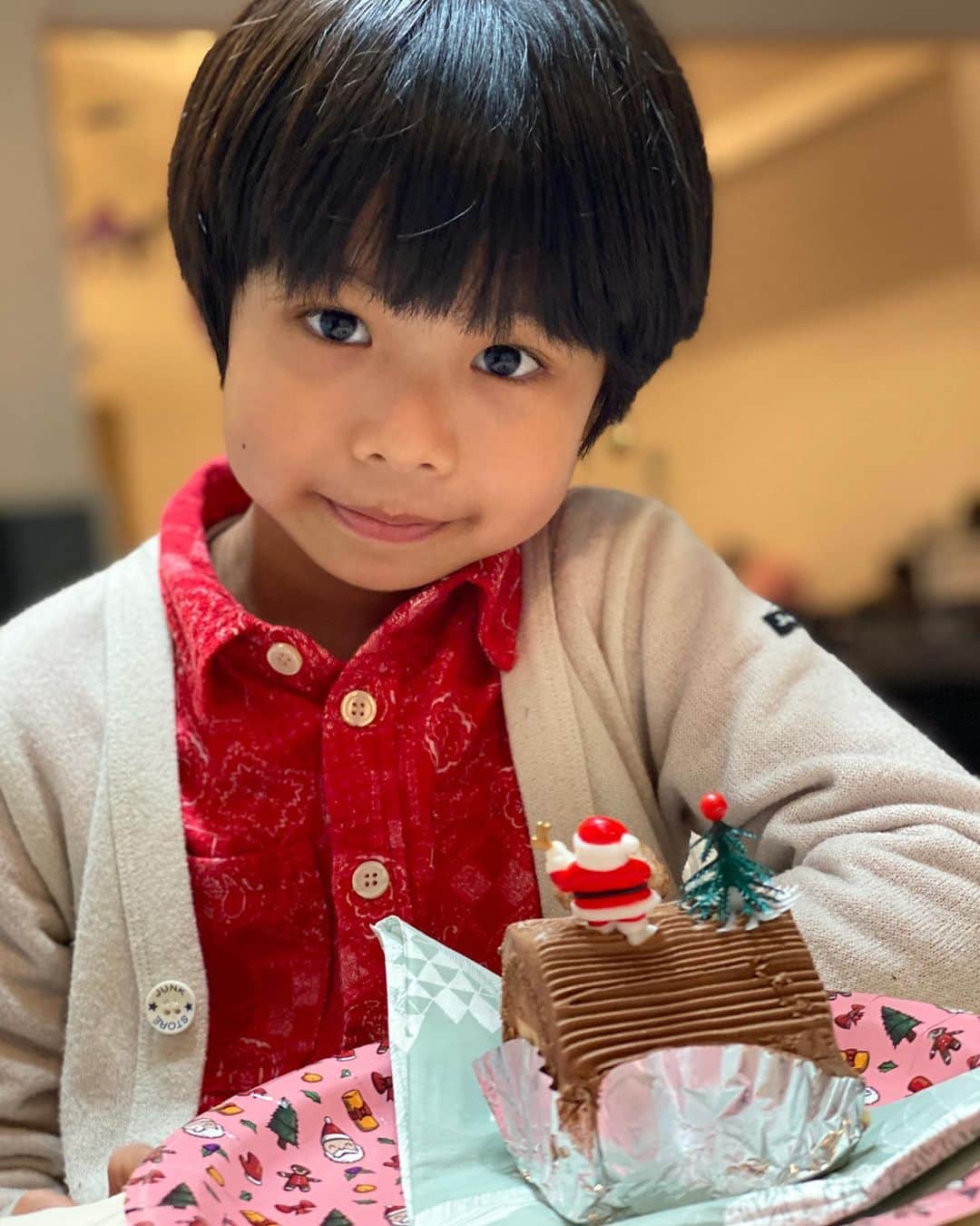 村瀬健さんのインスタグラム写真 - (村瀬健Instagram)「今年もこうして幸せなクリスマスを過ごせることに心から感謝します。ささやかながら、メリークリスマス🎄✨」12月25日 22時17分 - kenmurase