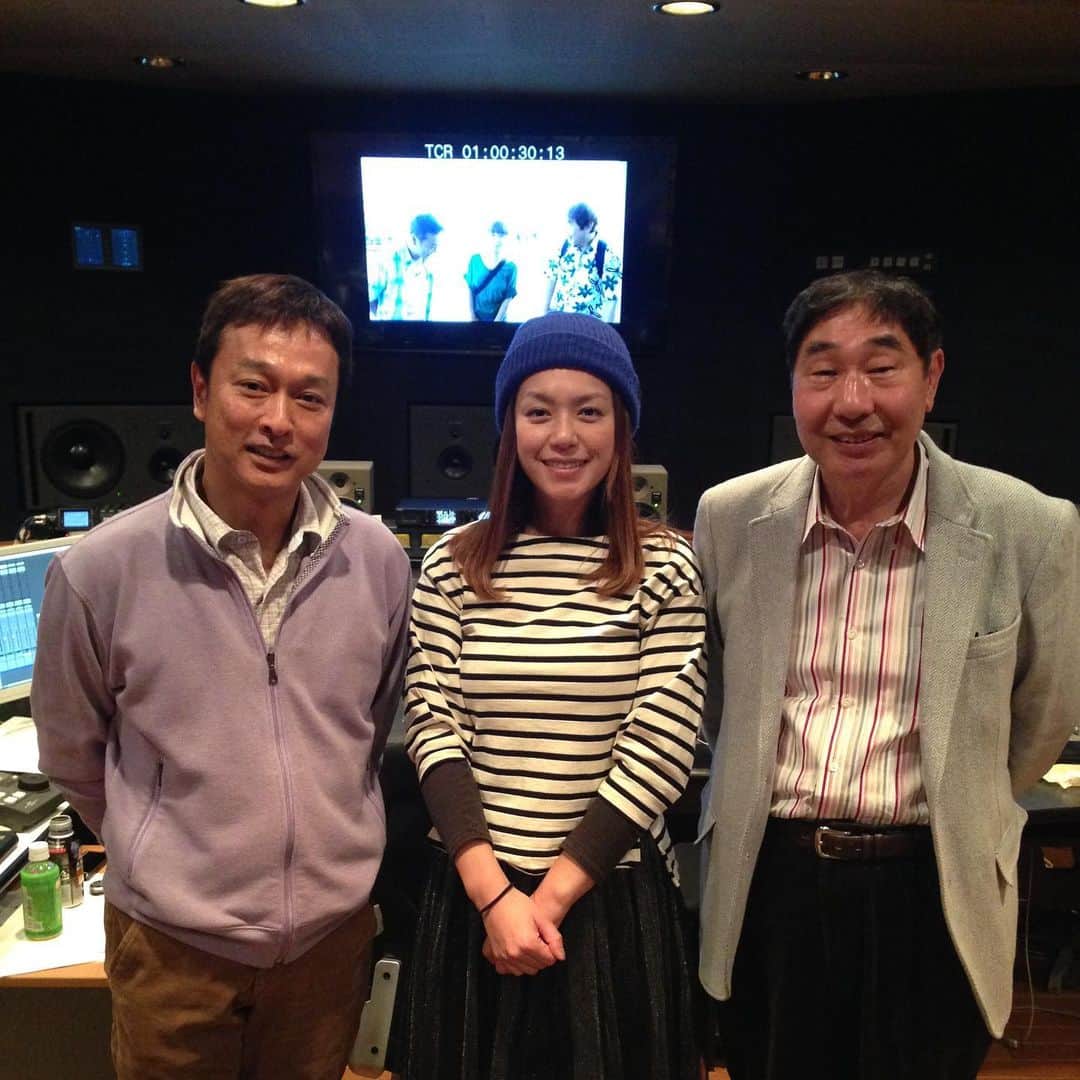 加藤紀子さんのインスタグラム写真 - (加藤紀子Instagram)「テレビ東京『旅バラ』ローカル路線バスの旅、最終回ゲストに呼んで頂いて感謝いっぱいです。 濃厚濃密なロケで4時間SPくらいでも良かったんじゃ？なレベルの撮れ高だった気がしますが、 とにかく太川さん蛭子さん、楽しい時間をありがとうございました。 玉緒ちゃん、あさみちゃん、いっぱいお疲れ様でした。そして愛しかない技術、製作の皆様、本当にありがとうございました！！ にしても、また観たいです、路線バス旅！！ #写真1はその昔DVD用のコメント収録した時 #写真2と3総集編の時 #写真4は蛭子さんが見た私達三人 #写真5は最後のバスを待つお二人  #テレビ東京 #ローカル路線バスの旅」12月25日 22時17分 - katonoriko