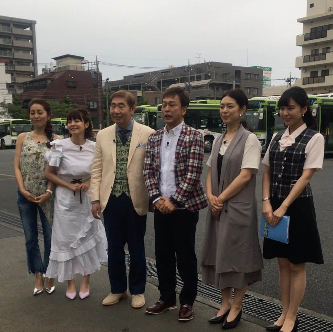 加藤紀子さんのインスタグラム写真 - (加藤紀子Instagram)「テレビ東京『旅バラ』ローカル路線バスの旅、最終回ゲストに呼んで頂いて感謝いっぱいです。 濃厚濃密なロケで4時間SPくらいでも良かったんじゃ？なレベルの撮れ高だった気がしますが、 とにかく太川さん蛭子さん、楽しい時間をありがとうございました。 玉緒ちゃん、あさみちゃん、いっぱいお疲れ様でした。そして愛しかない技術、製作の皆様、本当にありがとうございました！！ にしても、また観たいです、路線バス旅！！ #写真1はその昔DVD用のコメント収録した時 #写真2と3総集編の時 #写真4は蛭子さんが見た私達三人 #写真5は最後のバスを待つお二人  #テレビ東京 #ローカル路線バスの旅」12月25日 22時17分 - katonoriko