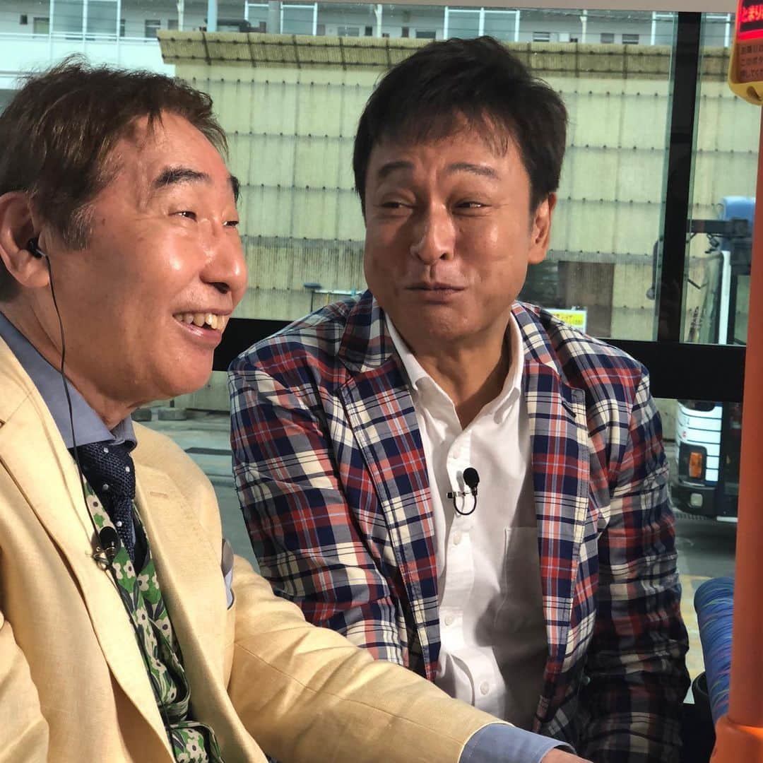 加藤紀子さんのインスタグラム写真 - (加藤紀子Instagram)「テレビ東京『旅バラ』ローカル路線バスの旅、最終回ゲストに呼んで頂いて感謝いっぱいです。 濃厚濃密なロケで4時間SPくらいでも良かったんじゃ？なレベルの撮れ高だった気がしますが、 とにかく太川さん蛭子さん、楽しい時間をありがとうございました。 玉緒ちゃん、あさみちゃん、いっぱいお疲れ様でした。そして愛しかない技術、製作の皆様、本当にありがとうございました！！ にしても、また観たいです、路線バス旅！！ #写真1はその昔DVD用のコメント収録した時 #写真2と3総集編の時 #写真4は蛭子さんが見た私達三人 #写真5は最後のバスを待つお二人  #テレビ東京 #ローカル路線バスの旅」12月25日 22時17分 - katonoriko