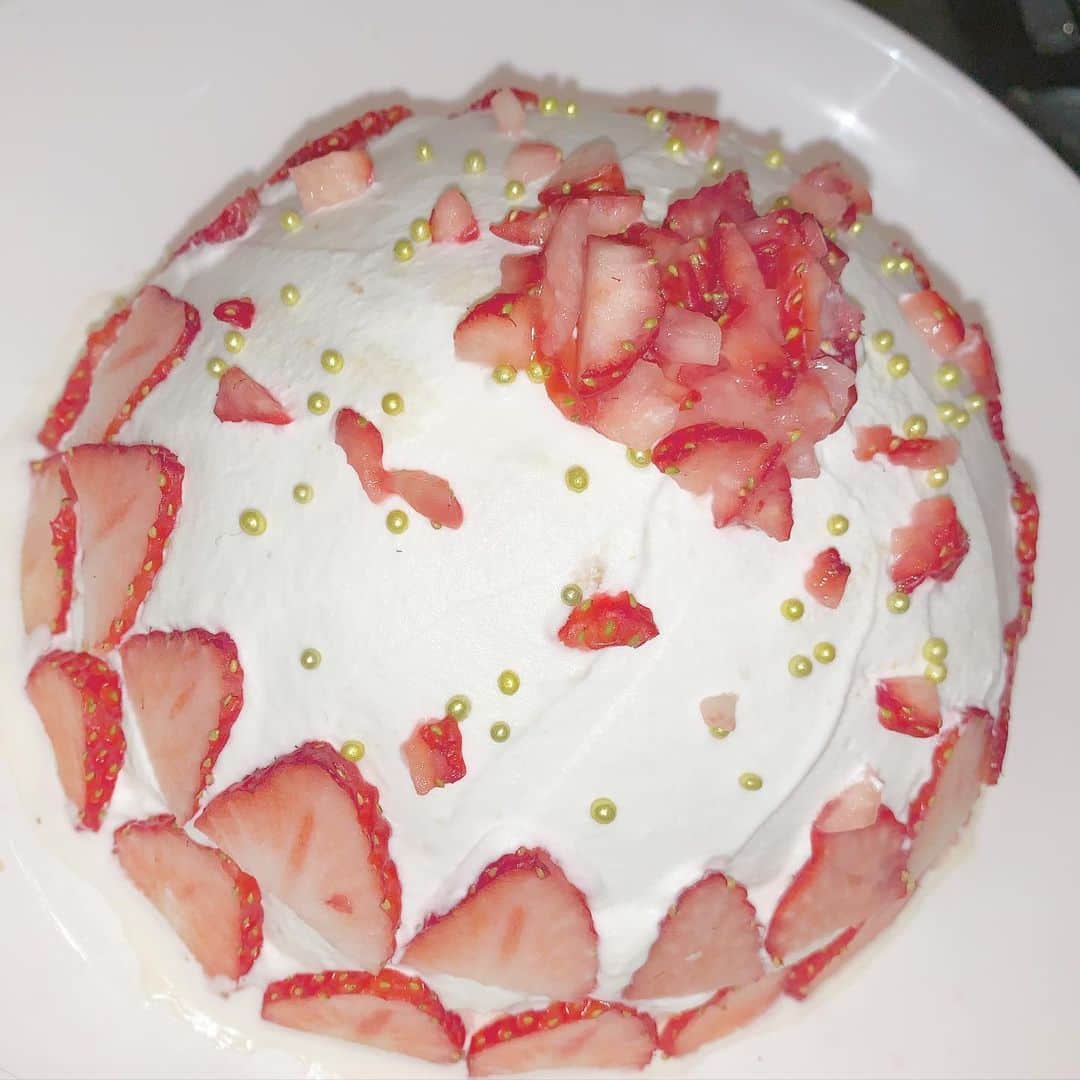のインスタグラム：「メリークリスマス！👏 今年はケーキ手作りしたよ😂❤️❤️❤️ レシピは @kurashiru で！🎂」