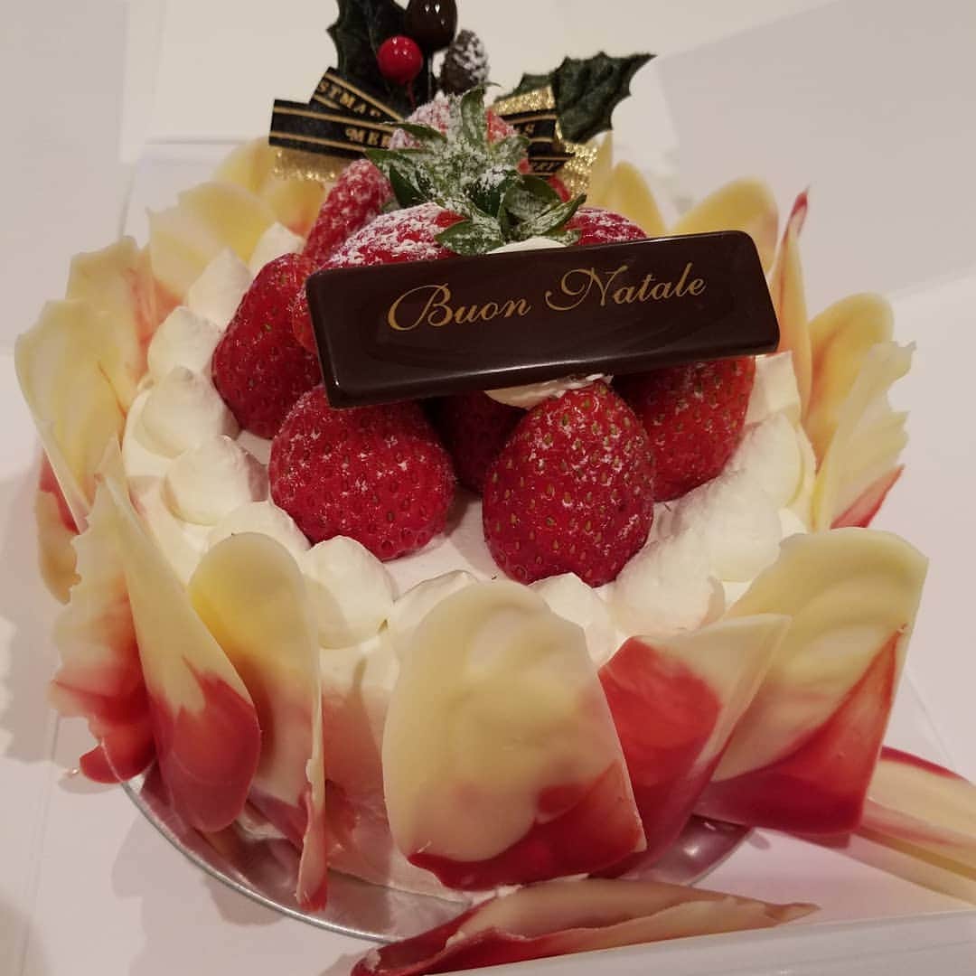 勝田一樹さんのインスタグラム写真 - (勝田一樹Instagram)「クリスマスしましたよ✨ 珍しくケーキも登場ですよ✨ 食べきれませんでしたよ😱  #勝田めし #勝田一樹 #kazukikatsuta  #ディメンション #dimensionjazz  #メリークリスマス  #クリスマスケーキ」12月25日 22時22分 - kazukikatsuta