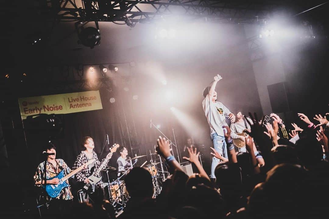 Novelbright（ノーベルブライト）さんのインスタグラム写真 - (Novelbright（ノーベルブライト）Instagram)「2019.12.25 @ インテックス大阪 「RADIO CRAZY 2019」 初の大型フェス。なんと入場規制。 さすが地元大阪は最強でした！ 沢山の幸せを本当にありがとう！ 朝一から沢山集まってくれてありがとう！ 2019年最高のライブ納めになりました！ 2020年は更なる高みを目指して。 しっかりついてきてね！！ ・ Photo : @rei01015  #Novelbright #livephoto #radiocrazy #レディクレ #大阪」12月25日 22時23分 - novelbright_jp