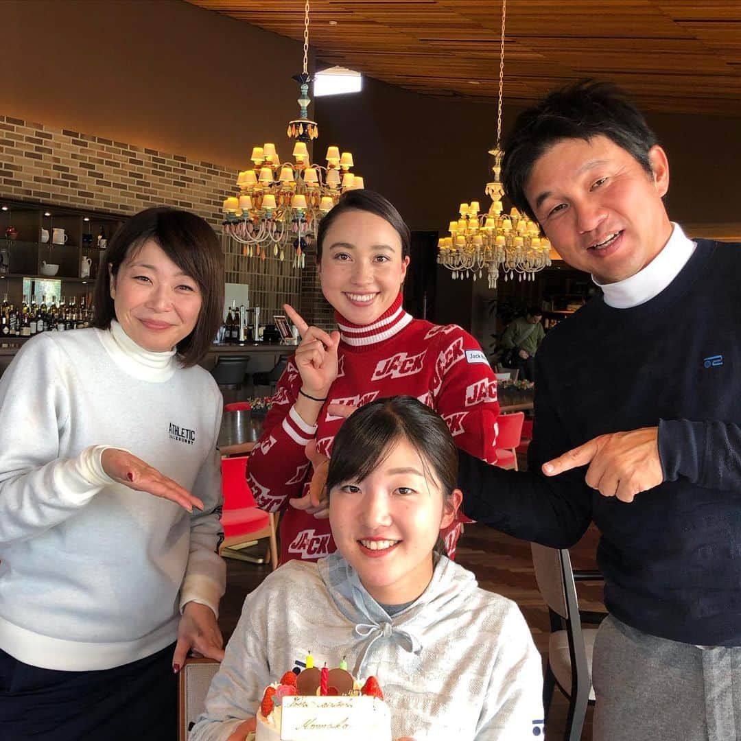 横田英治さんのインスタグラム写真 - (横田英治Instagram)「とりあえず最近の様子🥰忘年会疲れ🙁🍽🎄 ゴルフの帰り眠い😶」12月26日 9時15分 - eiji.17