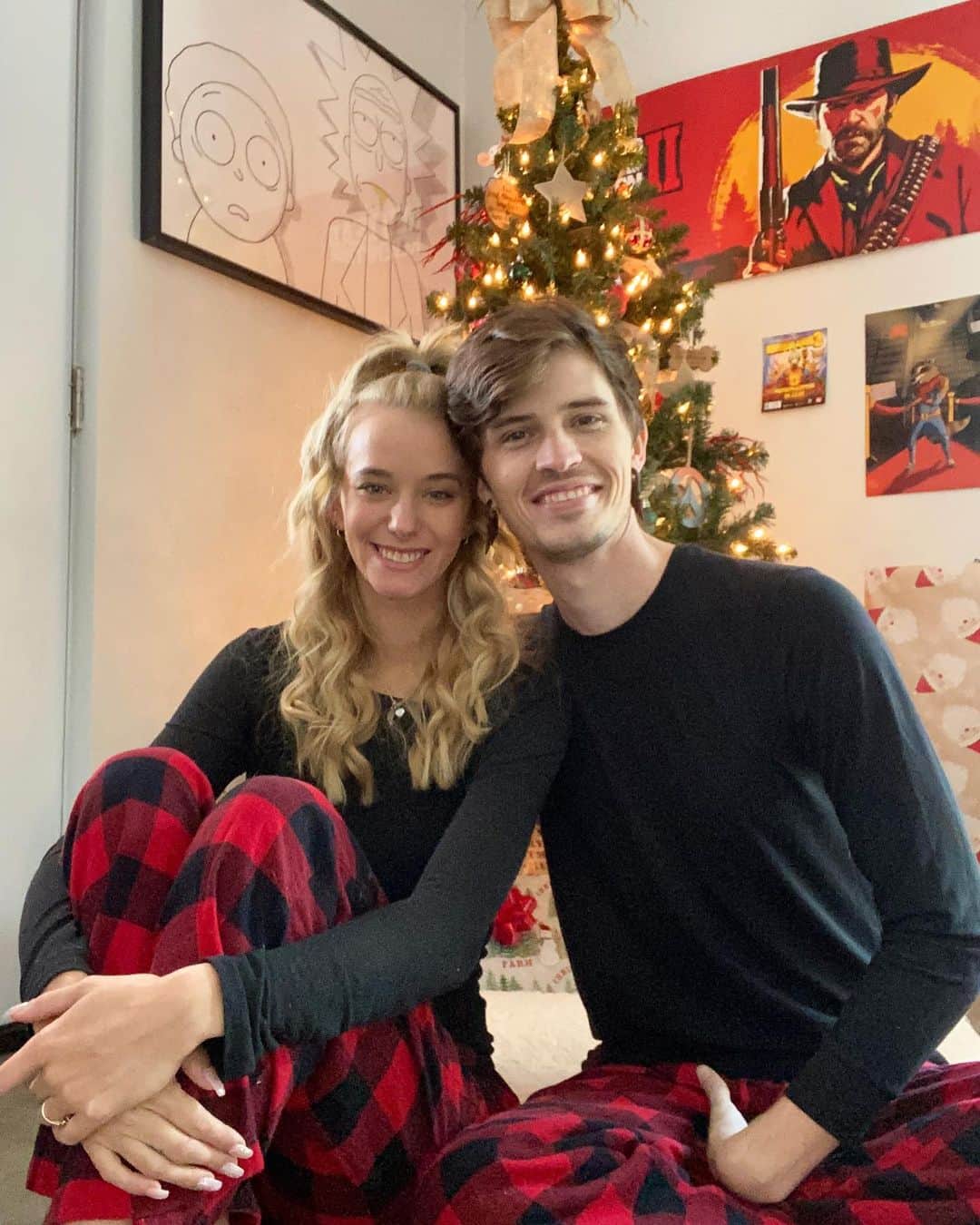 Breonne Rittingerのインスタグラム：「Our first Christmas alone and it was perfect. Missed our families, but it’s still perfect just being us. 🎄」