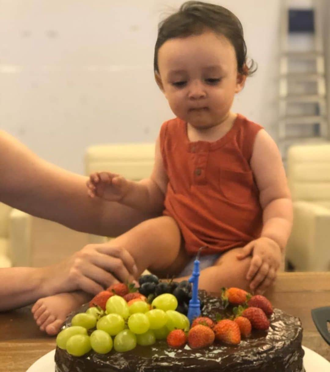 アドリアーノ・コレイアさんのインスタグラム写真 - (アドリアーノ・コレイアInstagram)「Hoje celebramos o 1 ano do nosso filho Anthony ! Um dia especial que também celebramos o nascimento e Jesus ! Muito obrigado Senhor por esse dia maravilhoso 🎂🎂☝🏻🙏#anthony1aninho#Deusnocontrole#ferias#@」12月26日 7時48分 - adriano21c