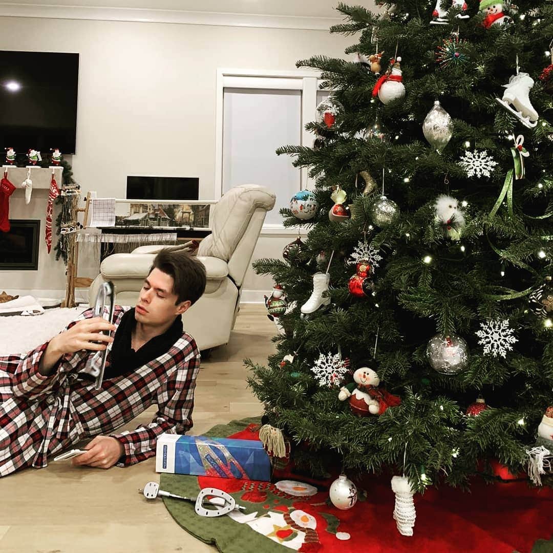 ヤロスラフ・パニオットさんのインスタグラム写真 - (ヤロスラフ・パニオットInstagram)「Thank you @johnwilsonblades for this best Christmas gift #johnwilsonblades #iceblades #christmaspresent #christmasgift」12月26日 7時49分 - yaro_paniot
