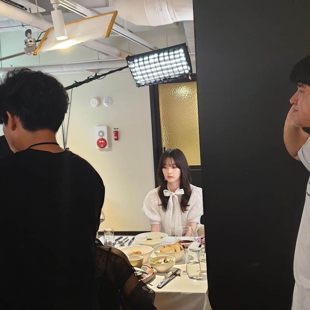 シン・ドヒョンのインスタグラム：「화이트 로즈」