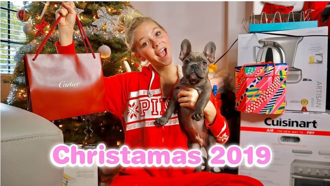 ジョーディン・ジョーンズさんのインスタグラム写真 - (ジョーディン・ジョーンズInstagram)「merry christmas ❤️❤️ just posted my “what i got for christmas 2019” video of you wanna check it out :) Link in bio 🎄🎄 The best gift of all is you guys 💕💕」12月26日 8時16分 - jordynjones