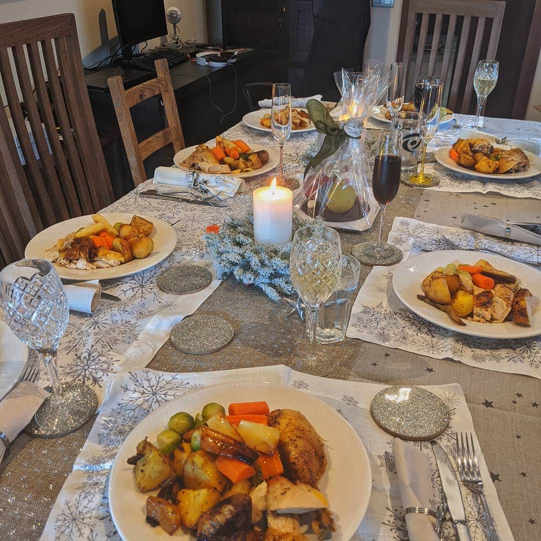 じゅんのインスタグラム：「やばww 昨日と今日で一年分食べたwww めっちゃ美味かったわー 2019もあと少しだな」