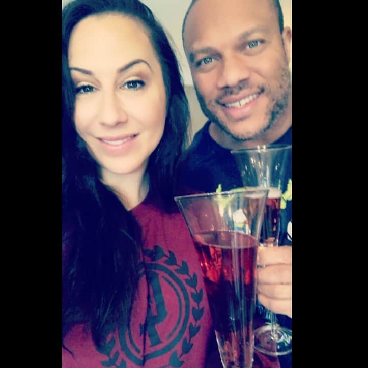 Phil Heathのインスタグラム：「Merry Christmas! @shuriecremona and I wish you all a very peaceful  evening with your family and friends. Make memories, enjoy every moment and stay safe in your travels 🙏🏽 🥂 Cheers!」