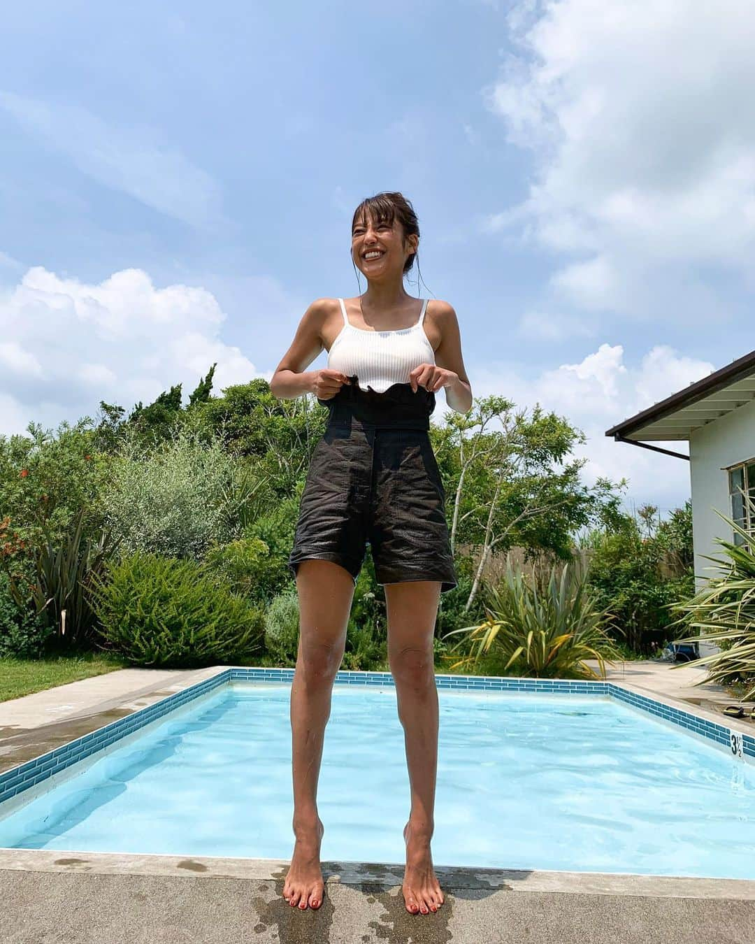 岡副麻希さんのインスタグラム写真 - (岡副麻希Instagram)「🍓﻿ #原色美人キャスター大図鑑2020﻿ #文藝春秋#セントフォース﻿ #オフショット﻿#二重顎#😂 ﻿ 早くにプールに入りすぎて﻿ びちょびちょの巻👧🏽🐳💫☀️﻿ ﻿ クリスマスも過ぎて﻿ なんだか一気に年の瀬モード！な気が！﻿ #2019年ラストスパート ﻿ ﻿ 寒さに負けずがんばりましょう〜❣️💛🎺」12月26日 9時01分 - maki_okazoe_official