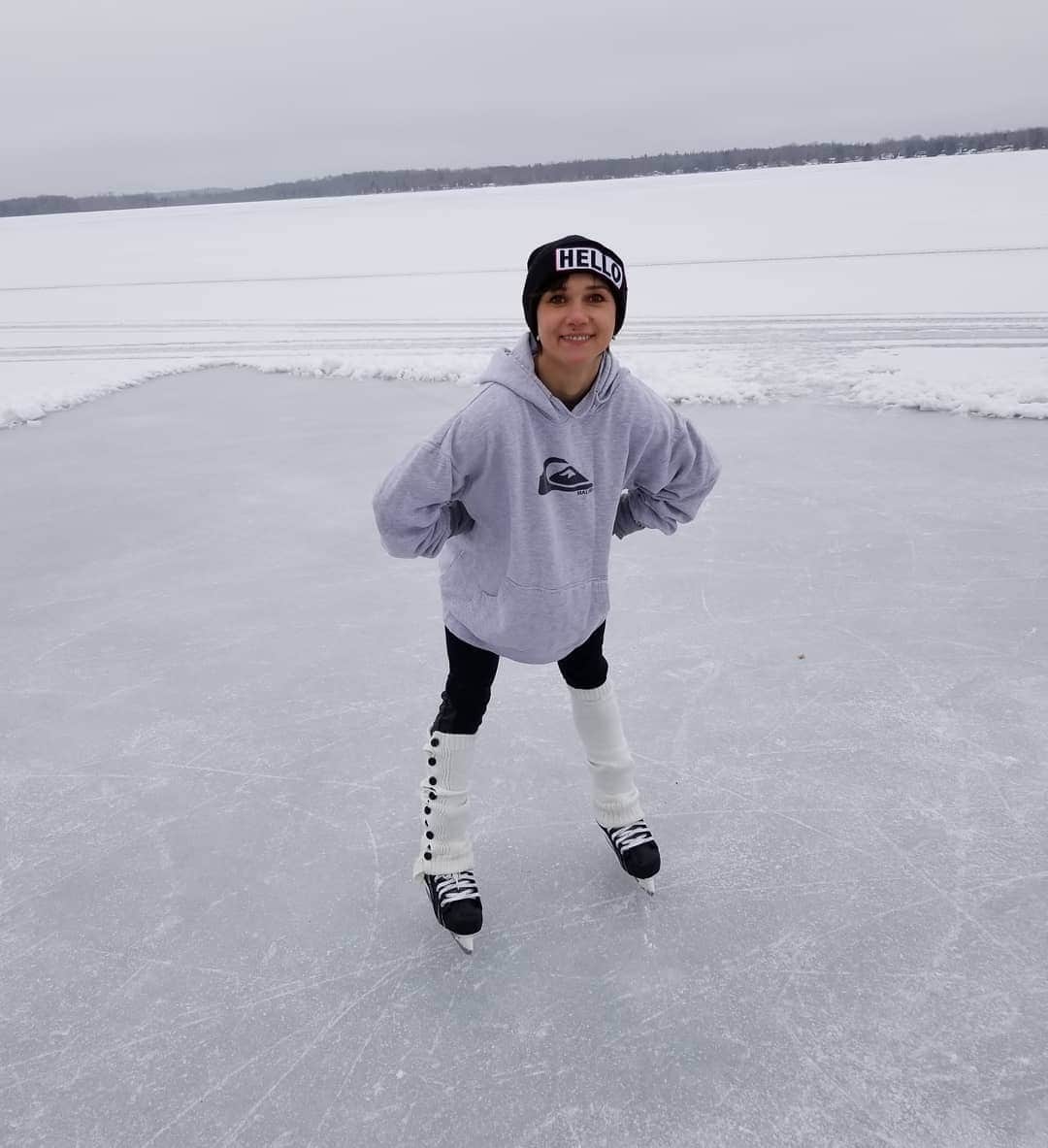 リュボーフィ・イリュシェチキナさんのインスタグラム写真 - (リュボーフィ・イリュシェチキナInstagram)「First time ever i tried hockey skates!!! On a lake!!! Wow!!! Merry Christmas!!! #merrychristmas #lake # hockey #skater #fun」12月26日 9時09分 - lubov_ilyushechkina