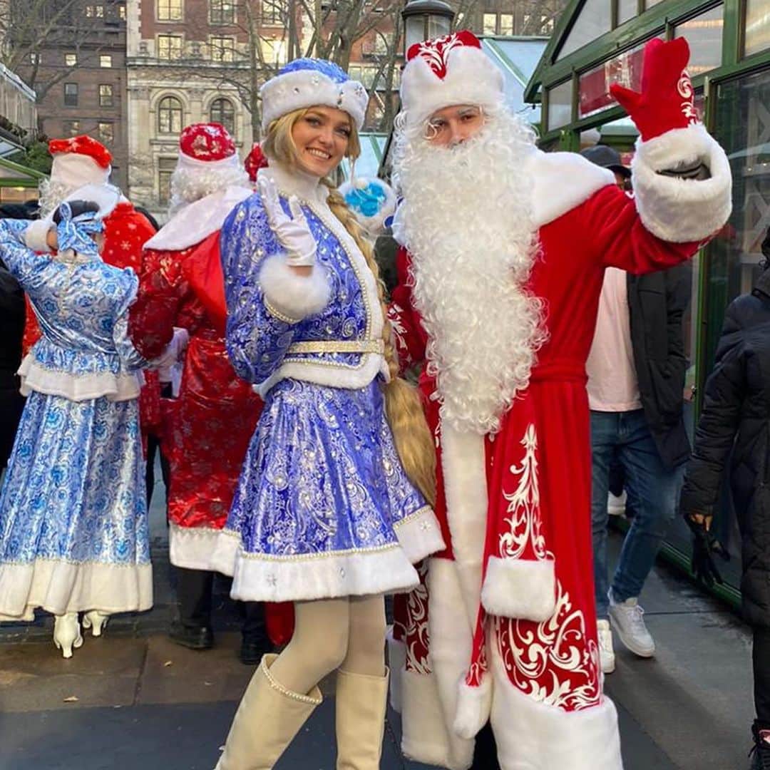 ヴラダ・ロスリャコヴァさんのインスタグラム写真 - (ヴラダ・ロスリャコヴァInstagram)「We wish you a Merry Christmas!」12月26日 9時12分 - vladaroslyakova