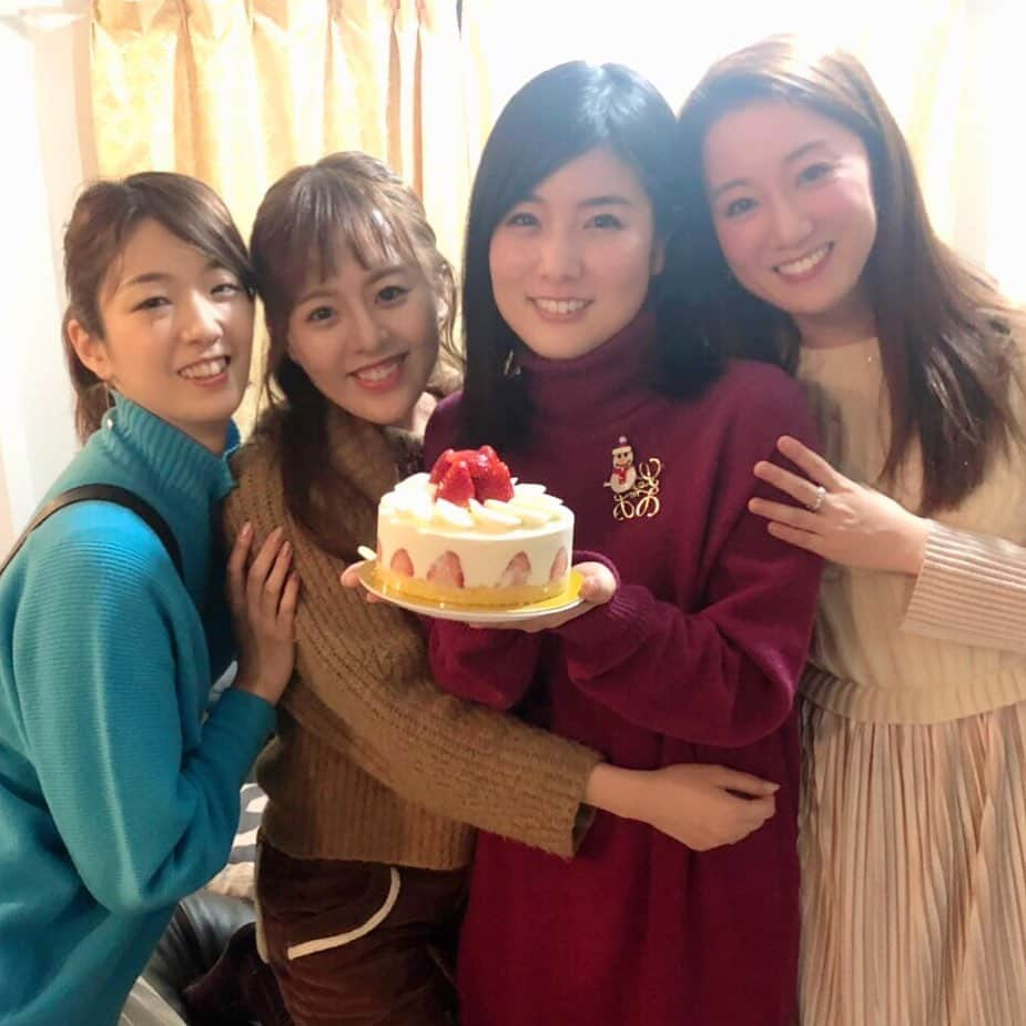 逢月あかりさんのインスタグラム写真 - (逢月あかりInstagram)「嬉しかったバースデー😍🎂 ありがたき❤️ . クリスマスが来るともう2019年もあと少しだー😖 . . #同期#95期#クリスマス #🎄#🎂 #12月生まれ #merrychristmas #2019」12月26日 0時20分 - akari.ouzuki