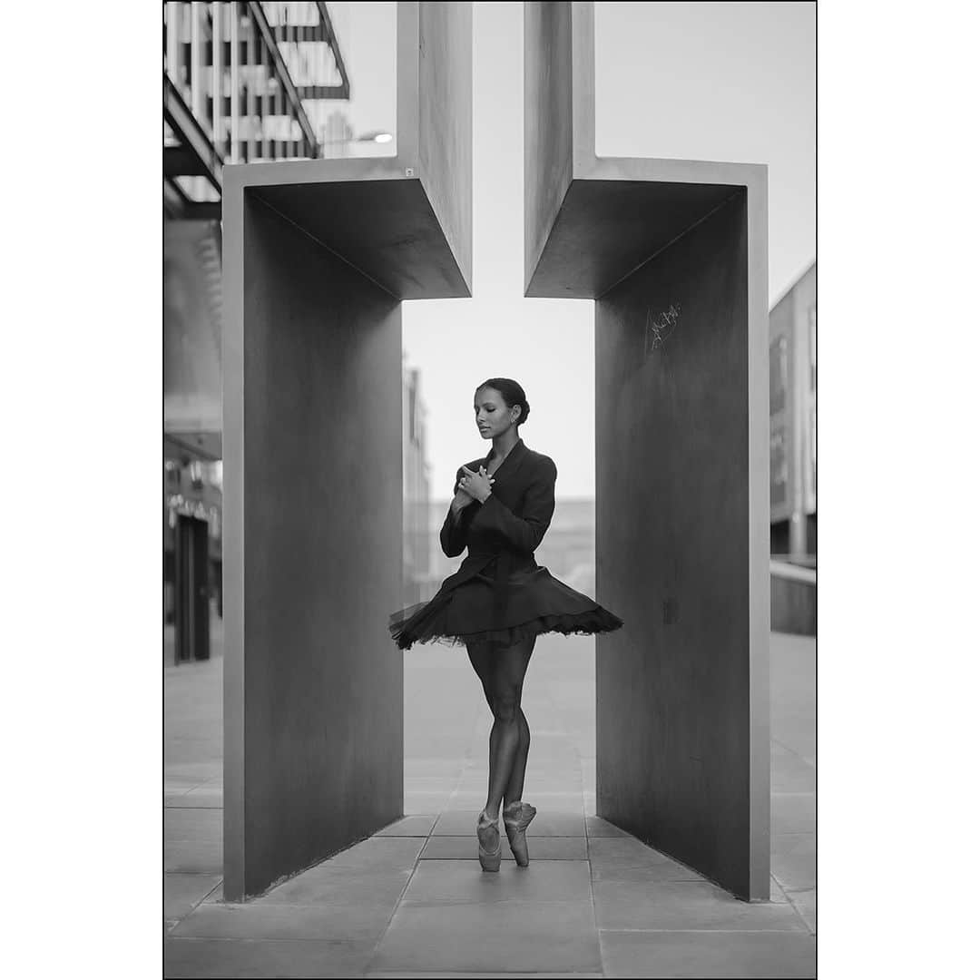 ballerina projectさんのインスタグラム写真 - (ballerina projectInstagram)「The beautiful and talented Francesca Hayward @frankiegoestohayward is starring in the newly released Cats Movie @catsmovie. Support Francesca and the many other dancers in this production by checking out this film.  #ballerina - @frankiegoestohayward #royaloperahouse #coventgarden #baronscourt #millenniumbridge #eastlondon #london #ballerinaproject #ballerinaproject_ #ballet #dance #pointe #francescahayward #catsmovie」12月26日 0時20分 - ballerinaproject_