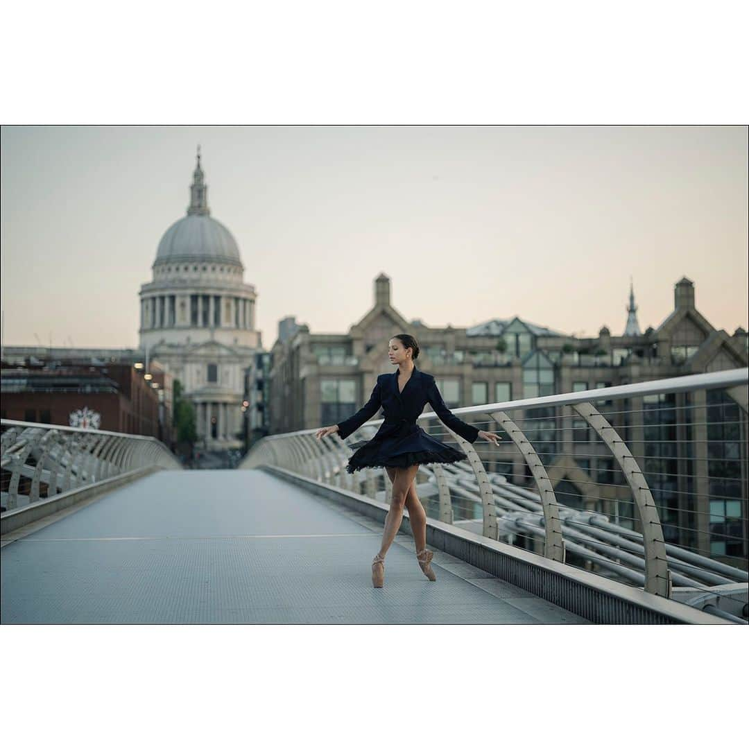 ballerina projectさんのインスタグラム写真 - (ballerina projectInstagram)「The beautiful and talented Francesca Hayward @frankiegoestohayward is starring in the newly released Cats Movie @catsmovie. Support Francesca and the many other dancers in this production by checking out this film.  #ballerina - @frankiegoestohayward #royaloperahouse #coventgarden #baronscourt #millenniumbridge #eastlondon #london #ballerinaproject #ballerinaproject_ #ballet #dance #pointe #francescahayward #catsmovie」12月26日 0時20分 - ballerinaproject_