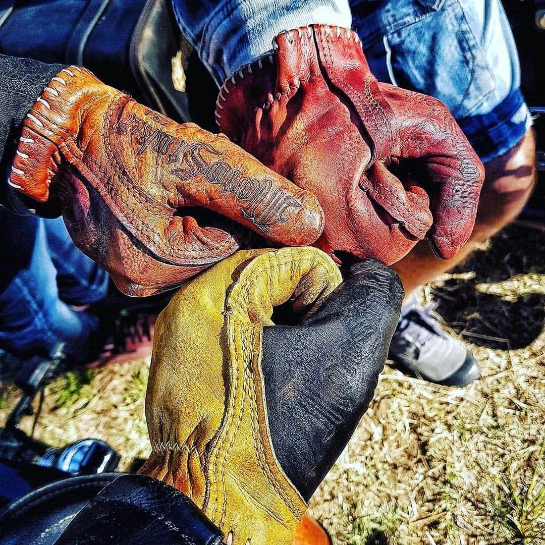 のインスタグラム：「Motostuka 📸 @billyquarante  #motostuka  #shanksgloves  #madeinusa  #supportsmallbusiness」
