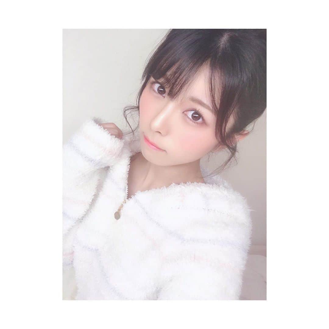 森脇加奈子のインスタグラム：「． ❄ ． 冬はジェラピケに限る…。 好き。（ちょっと前の写真☁️） ． ． #部屋着 #gelatopique #冬の醍醐味 🐏」