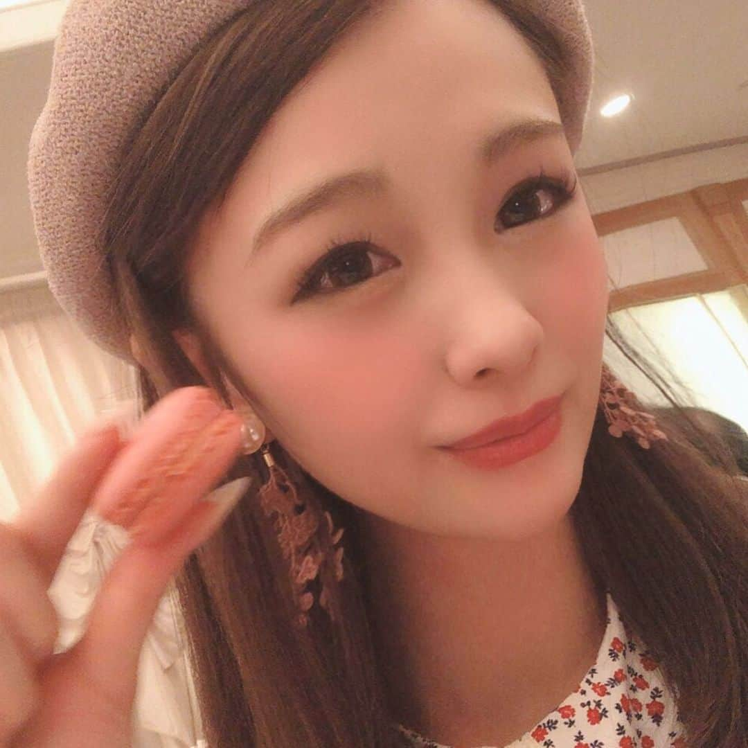 相田瑠菜さんのインスタグラム写真 - (相田瑠菜Instagram)「大満足♥️!!﻿ ってくらい美味しいもの食べました😤💕﻿ ﻿ キラキラして綺麗な街並みも﻿ 終わっちゃうね(;_;)*°✨💕﻿ 明日にはツリーとかも﻿ 無くなっちゃうんだろうな～🎄✨﻿ キラキラ好きには寂しい出来事(;_;)*°﻿ また来年っ👒💕 ﻿ #christmas #christmastree #christmaspresents #christmasparty #xmas #xmastree #xmaspresent #fashion #coodinate #louisvuitton #ca4la #dinner #deliciousfood #followｍe #follow4like #liked #likeforlikes  #instalike #instafood #beauty #cute」12月26日 0時19分 - _aina_official