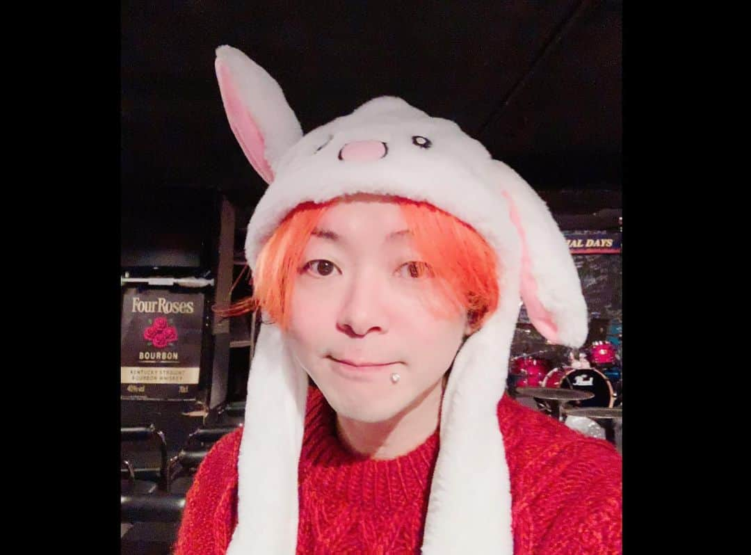 淳士さんのインスタグラム写真 - (淳士Instagram)「是方博邦 Christmas Special‼️﻿ ﻿ 京都RAG ２日目終了🎄✨﻿ ﻿ 是方さんは全6本お疲れ様でした( ´ ∀ ` )ノ﻿ ﻿ 今日も凄まじみ強みな楽しさだった😊﻿ ﻿ イクオくんもリンブリンに弾き倒してたし、YUKIもすげーイイ音してたし、是方さんは最後まで味わいギター奏でてグッときたなぁ( ´ ∀ ` )❤️﻿ ﻿ 来てくれたおまいらホントらぶ😆❤️﻿ ﻿ 京都RAGは音良し❗️味良し❗️人良し❗️﻿ ﻿ もう、、、すっき( ´ ∀ ` )❤️﻿ ﻿ ﻿ #是方博邦 #YUKI #IKUO #会場一体のドラムソロ #らぶ」12月26日 0時29分 - jz0330