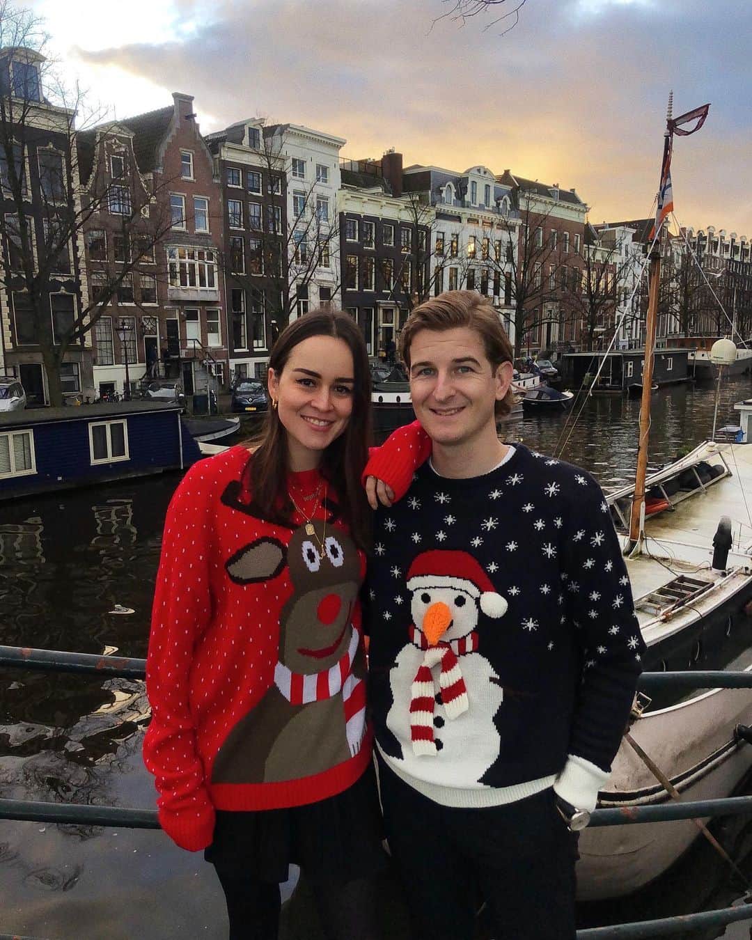アンディー・トレスさんのインスタグラム写真 - (アンディー・トレスInstagram)「Ugly Christmas Sweater Party underway....Merry Christmas from us to you!!! 🎄🎁♥️ #christmas #amsterdam #Dutchicans」12月26日 0時21分 - stylescrapbook