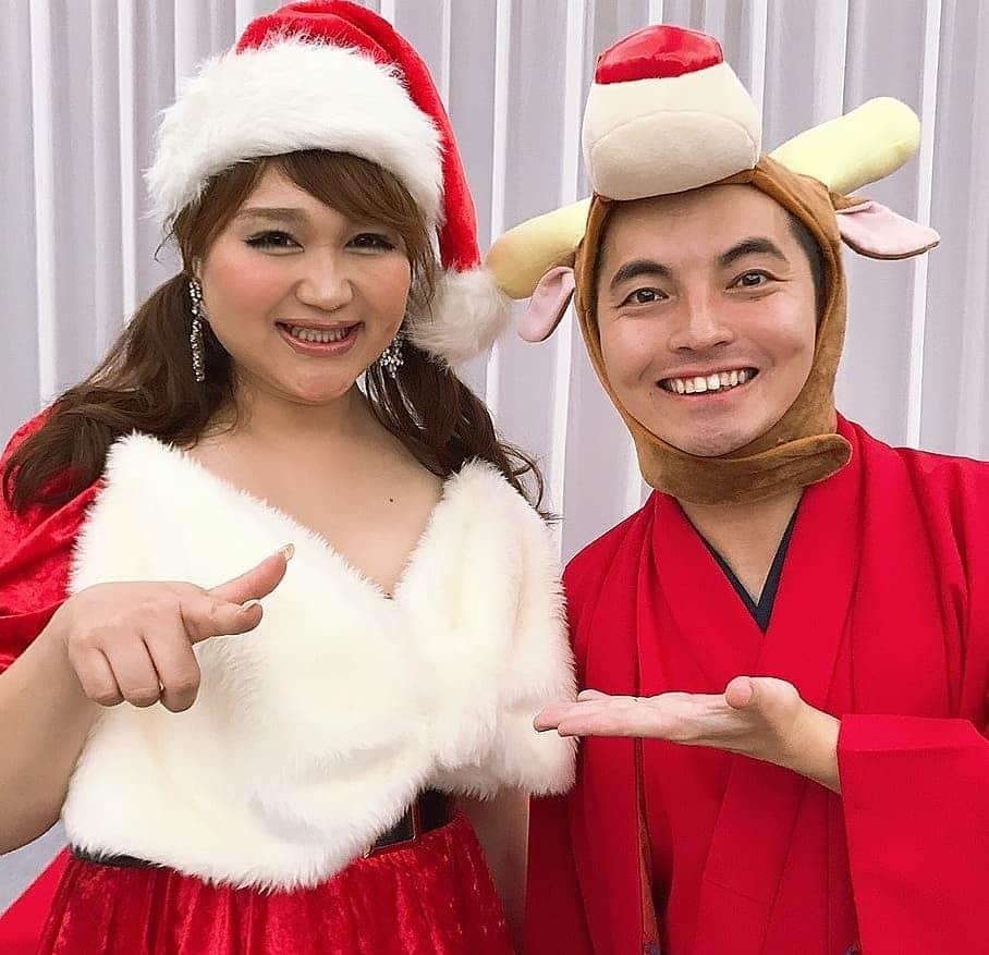 りんごちゃんさんのインスタグラム写真 - (りんごちゃんInstagram)「🎅おメリクリ🎅  #みなさんはどんな #Christmas を #過ごしましたか？  #私は #広島県#福山市 #ニューキャッスルホテル にて #三遊亭とむ さんと #ディナーのショーを #しましティン  #りんご&とむ #スペシャルメニュー #うまティン!!」12月26日 0時38分 - ringochan_0626