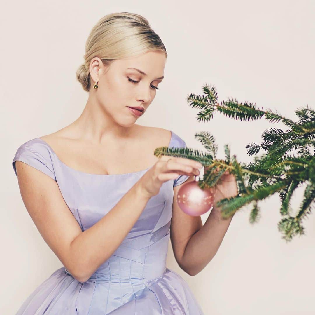 グレイシー・ドジーニーのインスタグラム：「merry christmas 🎄」