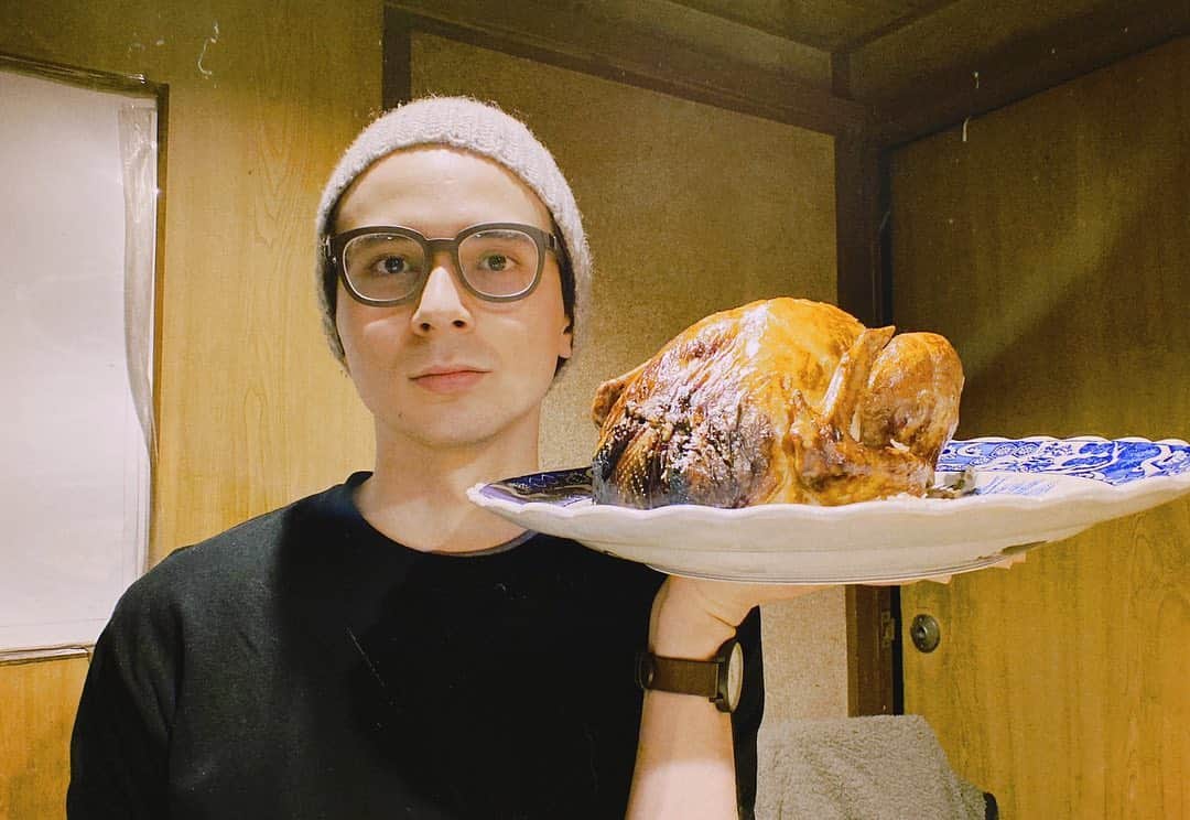 のインスタグラム：「Merry Christmas🎅🏻🦃 . #クリスマス #ターキー #インスタばえの裏側#七面鳥を解体する男たち」