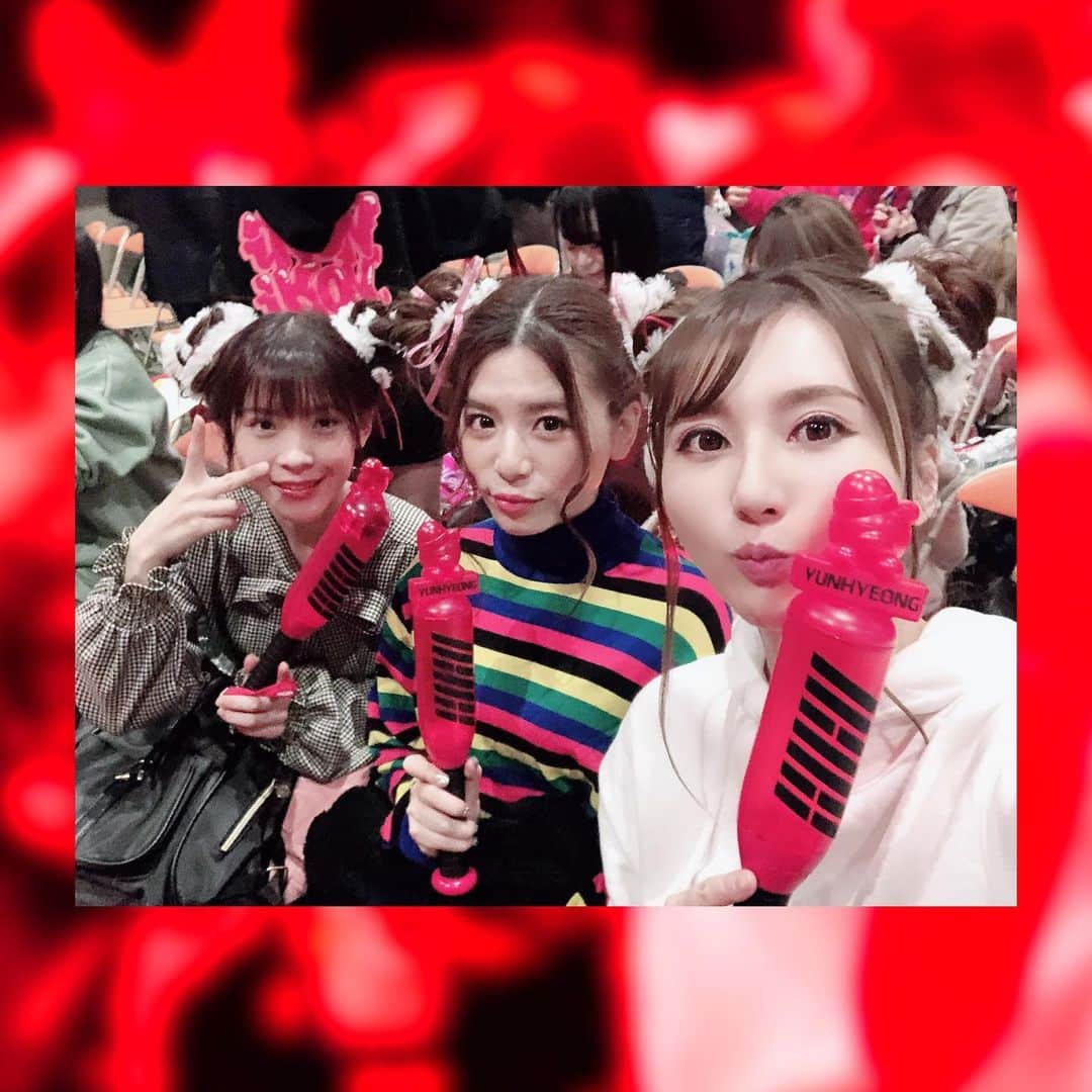 辰巳ゆいさんのインスタグラム写真 - (辰巳ゆいInstagram)「クリスマスイヴから2日間！ iKONのLIVEに行って、クリスマスなパーティーやって楽しかった💗💗 1日目、クリスマス感出そうと頭にファー付けたりなんかしてw ３人でお揃いミッキーヘアーしたのだっ❤️ 2日目はグッズのヘアゴム付けた♪ 楽しいLIVEにpartyに最高でした🤣  浮かれた写真でも載せておきますね〜🤣 #iKON #ikonyearendlive2019 #コニギ　#横浜　#クリスマス　#可愛かった　#楽しかった　#ミッキーヘアー  #チャイナ感が否めないw #ユニョン　#ドンちゃん　#結局オルペン」12月26日 1時03分 - yuitatsumi