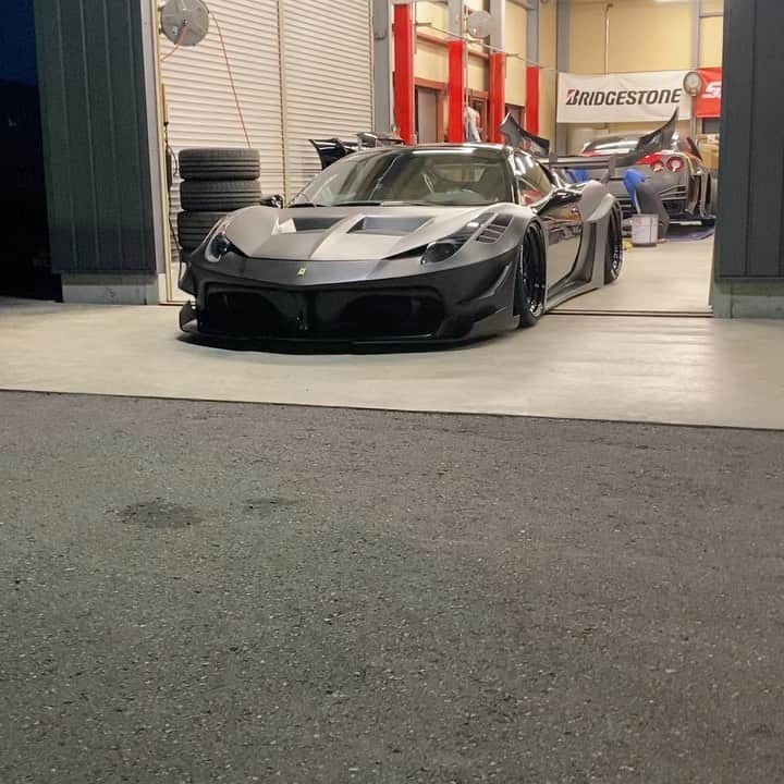 のインスタグラム：「Liberty walk自由に歩く！！！ LB★シルエットWORKS FERRARI 458 GTB DRY CARBON😊  TOKYO AUTO SALON 2020 8号館　LB BOOTH😊  男はスーパードライカーボン😊ワァーオ 2020  TOKYO AUTO 😊  @libertywalkkato  @lbwk_chisaki @hyuma.k  #libertywalk#libertywalkkato#ferrari #ferrari458 #widebody#ltmw#libertywalkeu #シルエット#works#new#tokyoautosalon#大阪メッセ#dry#drycarbon #stance#brack#pitone #fiexhaust #airrexsuspensionsustem」
