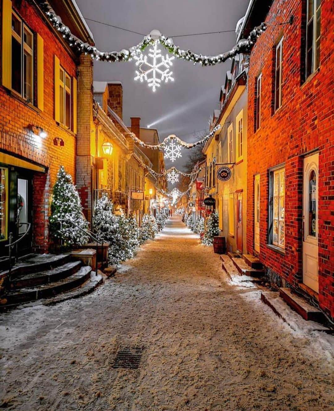 Wonderful Placesさんのインスタグラム写真 - (Wonderful PlacesInstagram)「Christmas in Quebec - Canada ✨🎄🎄❤️❤️✨ . Pictures by ✨✨@patricetardif✨✨ #wonderful_places for a feature ❤️」12月26日 1時07分 - wonderful_places