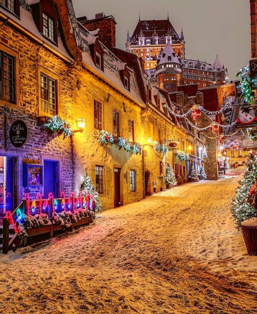 Wonderful Placesさんのインスタグラム写真 - (Wonderful PlacesInstagram)「Christmas in Quebec - Canada ✨🎄🎄❤️❤️✨ . Pictures by ✨✨@patricetardif✨✨ #wonderful_places for a feature ❤️」12月26日 1時07分 - wonderful_places